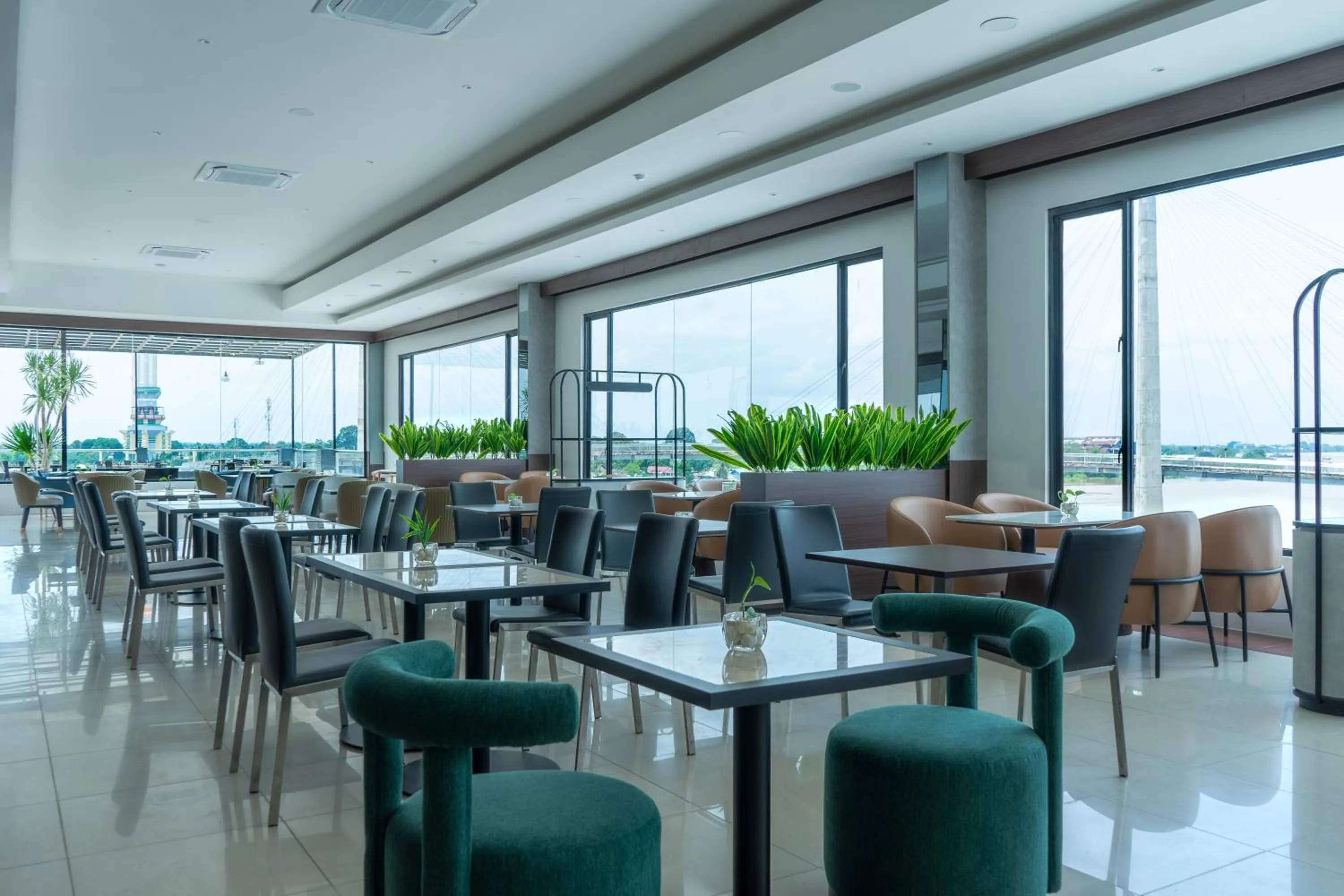 Restaurant/places to eat in Wiltop Hotel Jambi