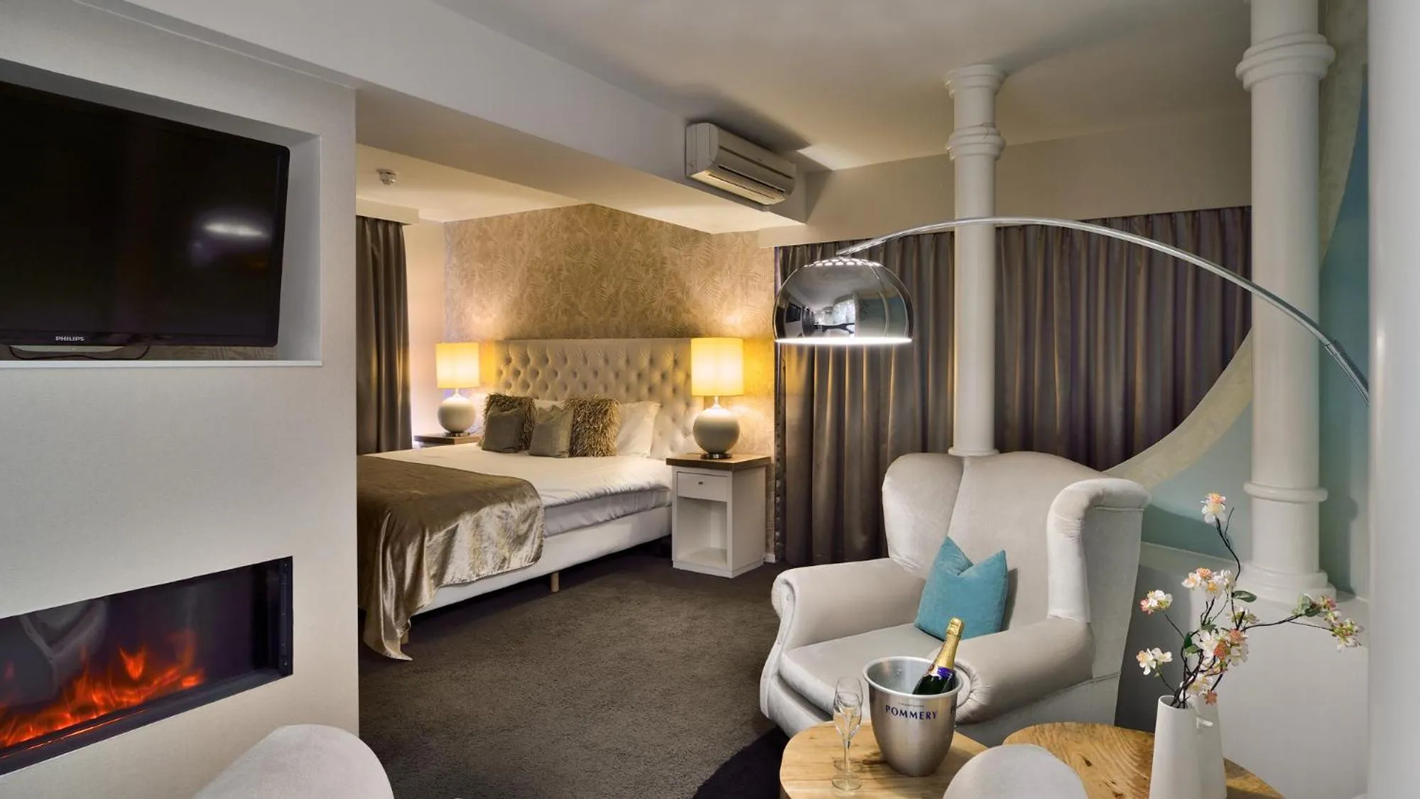 Seating area, Bed in Van der Valk Hotel 's-Hertogenbosch – Vught