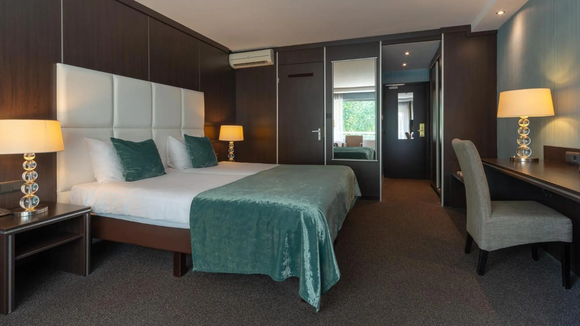 Bedroom, Bed in Van der Valk Hotel 's-Hertogenbosch – Vught