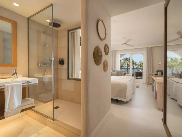 Bathroom, Bed in DAIA Slow Beach Hotel Conil - Adults Only Recommended