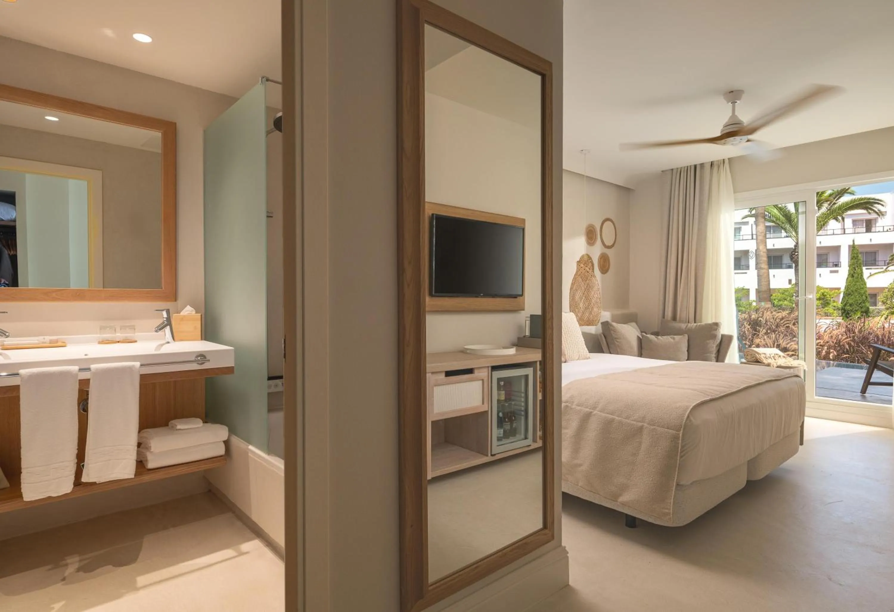 Photo of the whole room, Bed in DAIA Slow Beach Hotel Conil - Adults Only Recommended