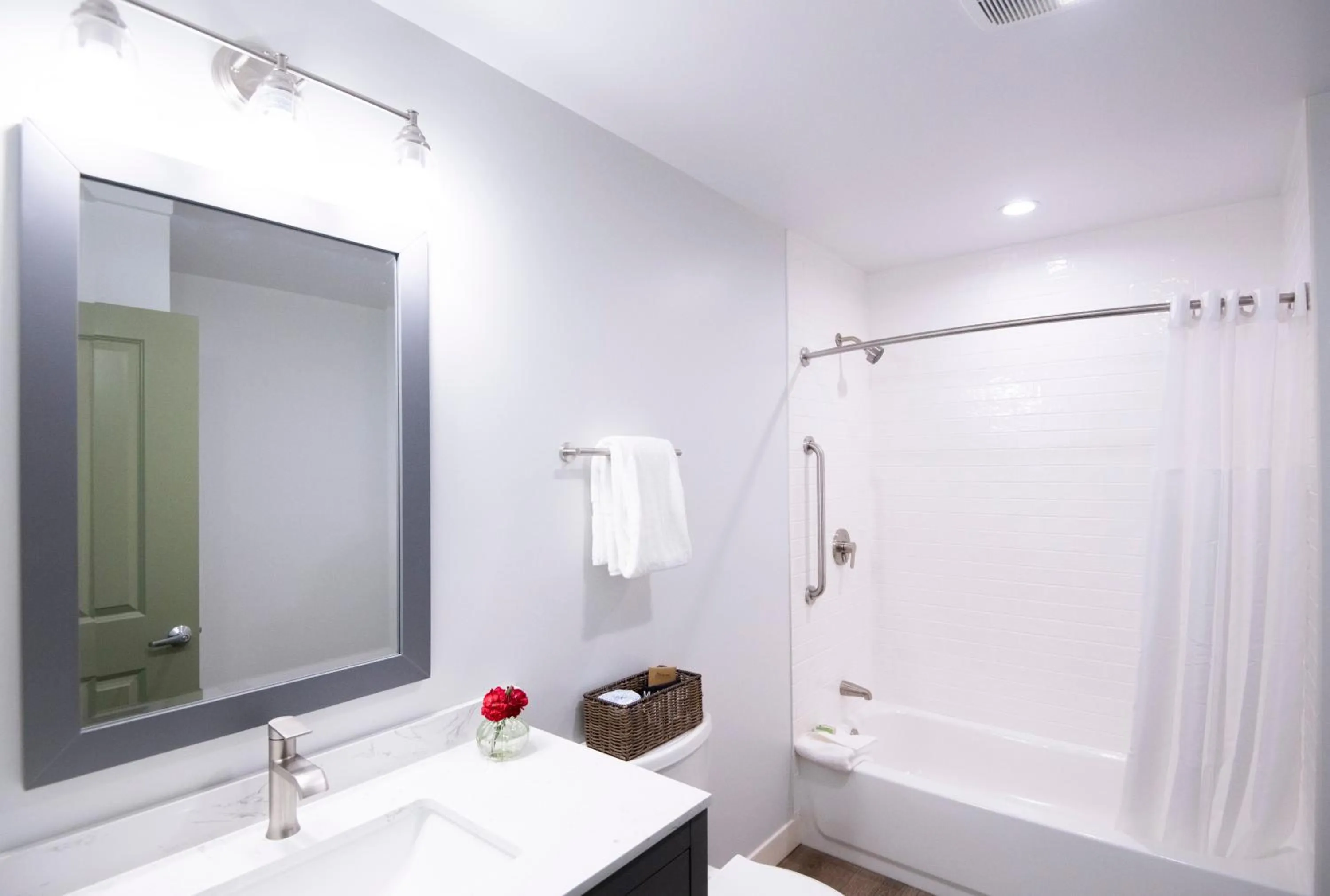 Shower in The Pathmaker Hotel