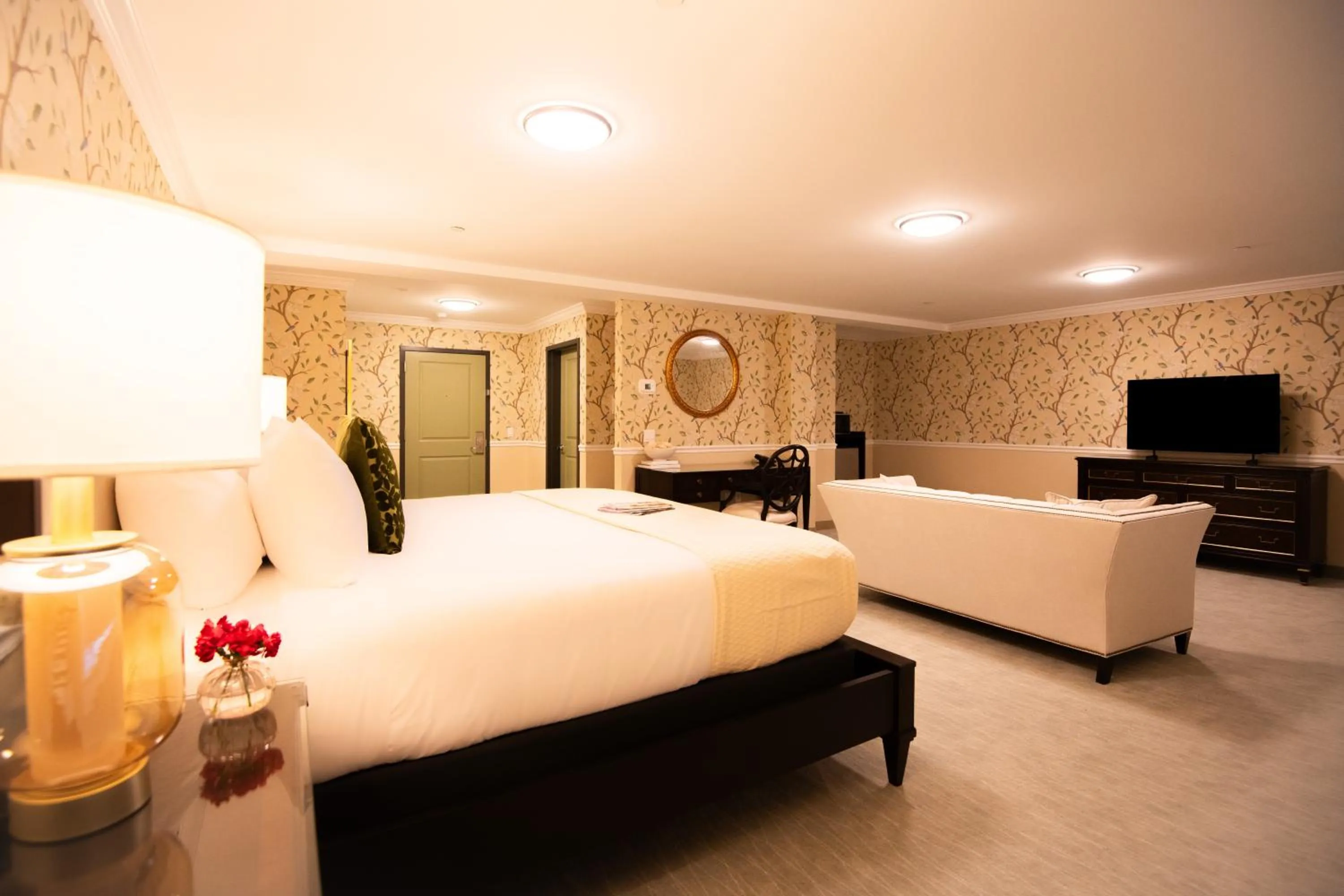 Bed in The Pathmaker Hotel