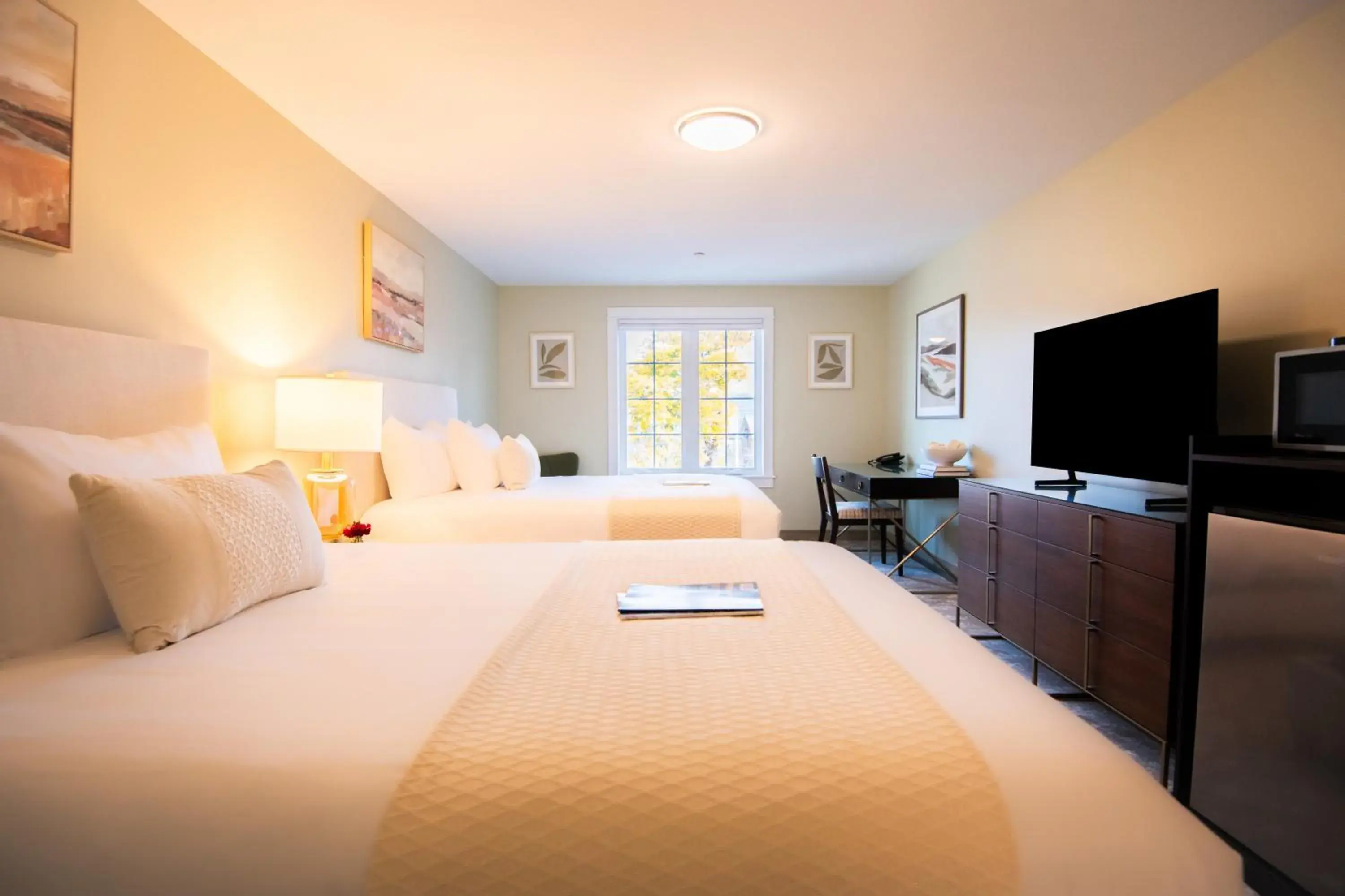 Classic Two Queen in The Pathmaker Hotel Classic Two Queen in The Pathmaker Hotel