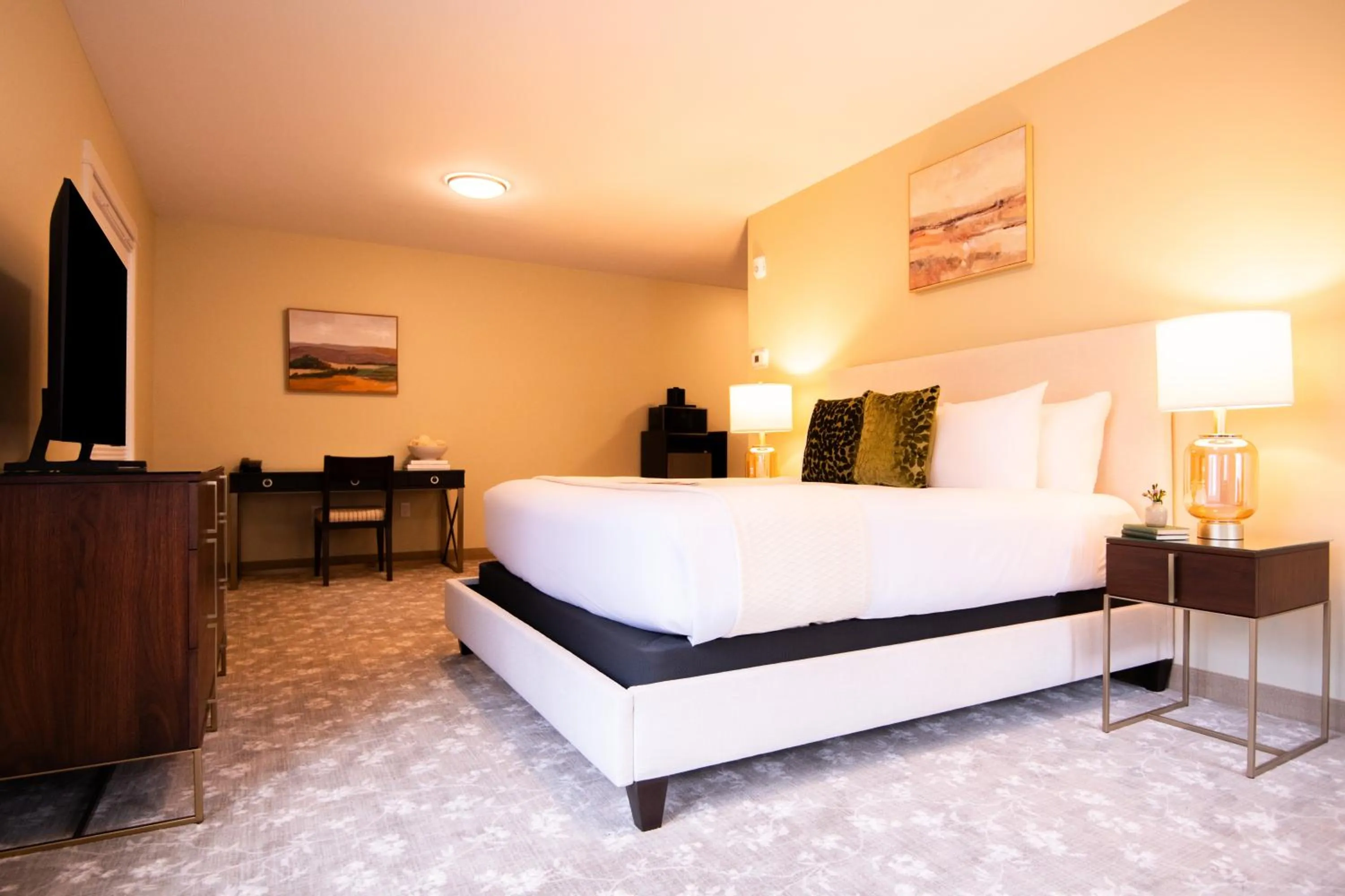 Bed in The Pathmaker Hotel