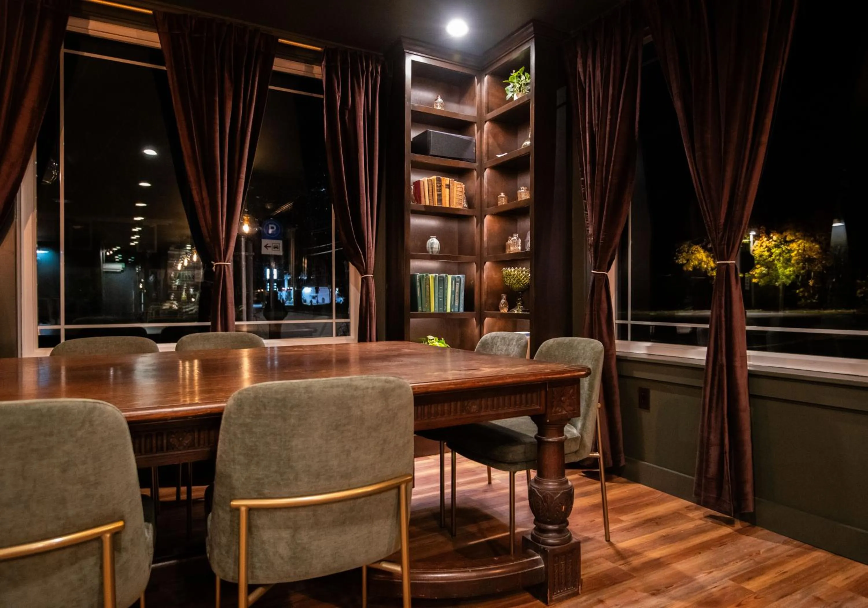 Restaurant/places to eat in The Pathmaker Hotel