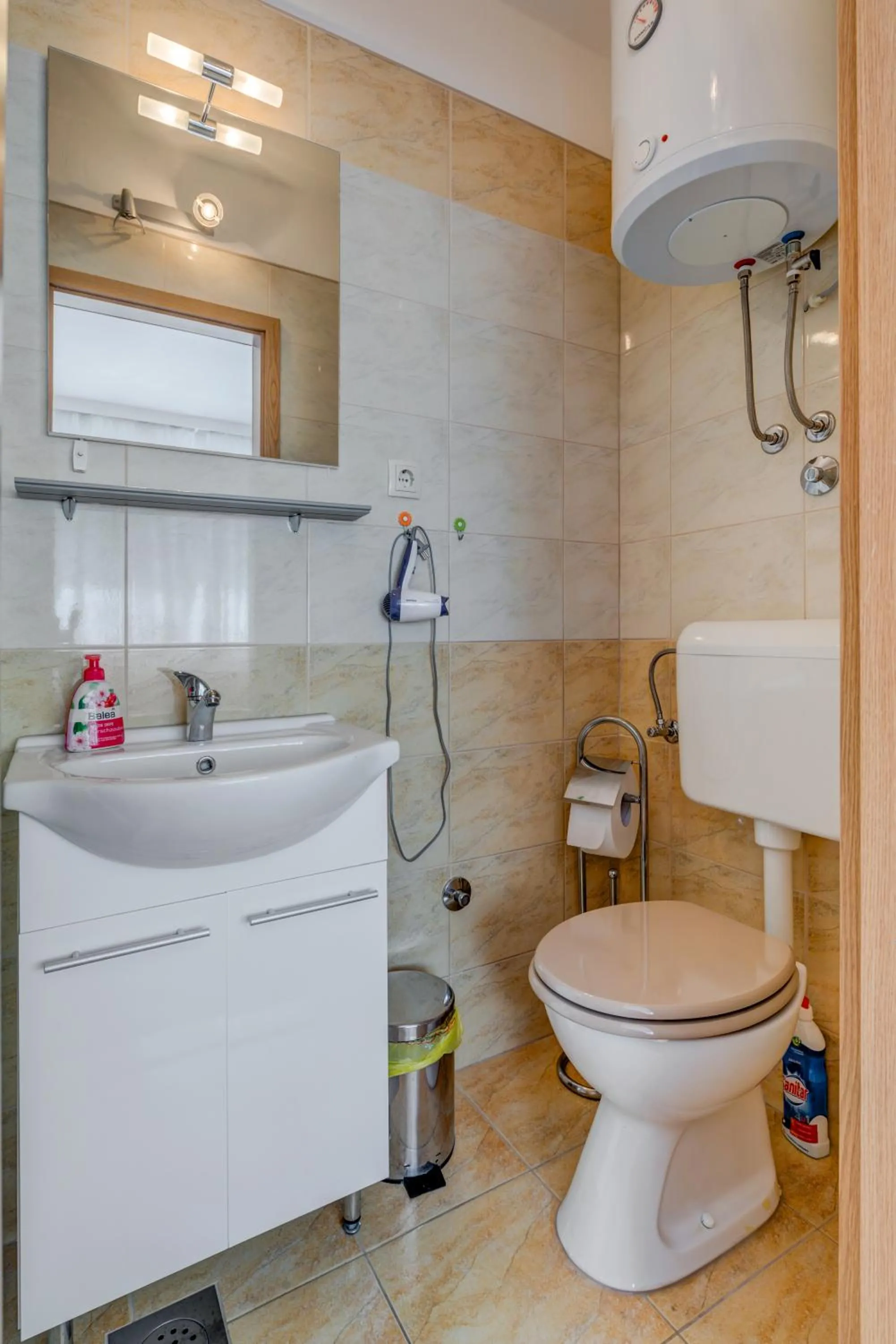 Bathroom in Rooms Alijev