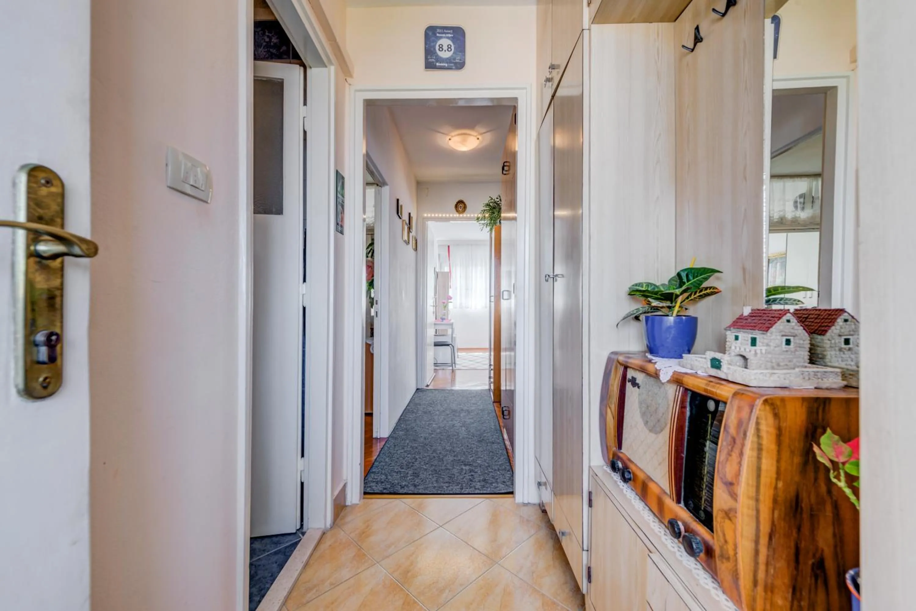 Facade/entrance in Rooms Alijev