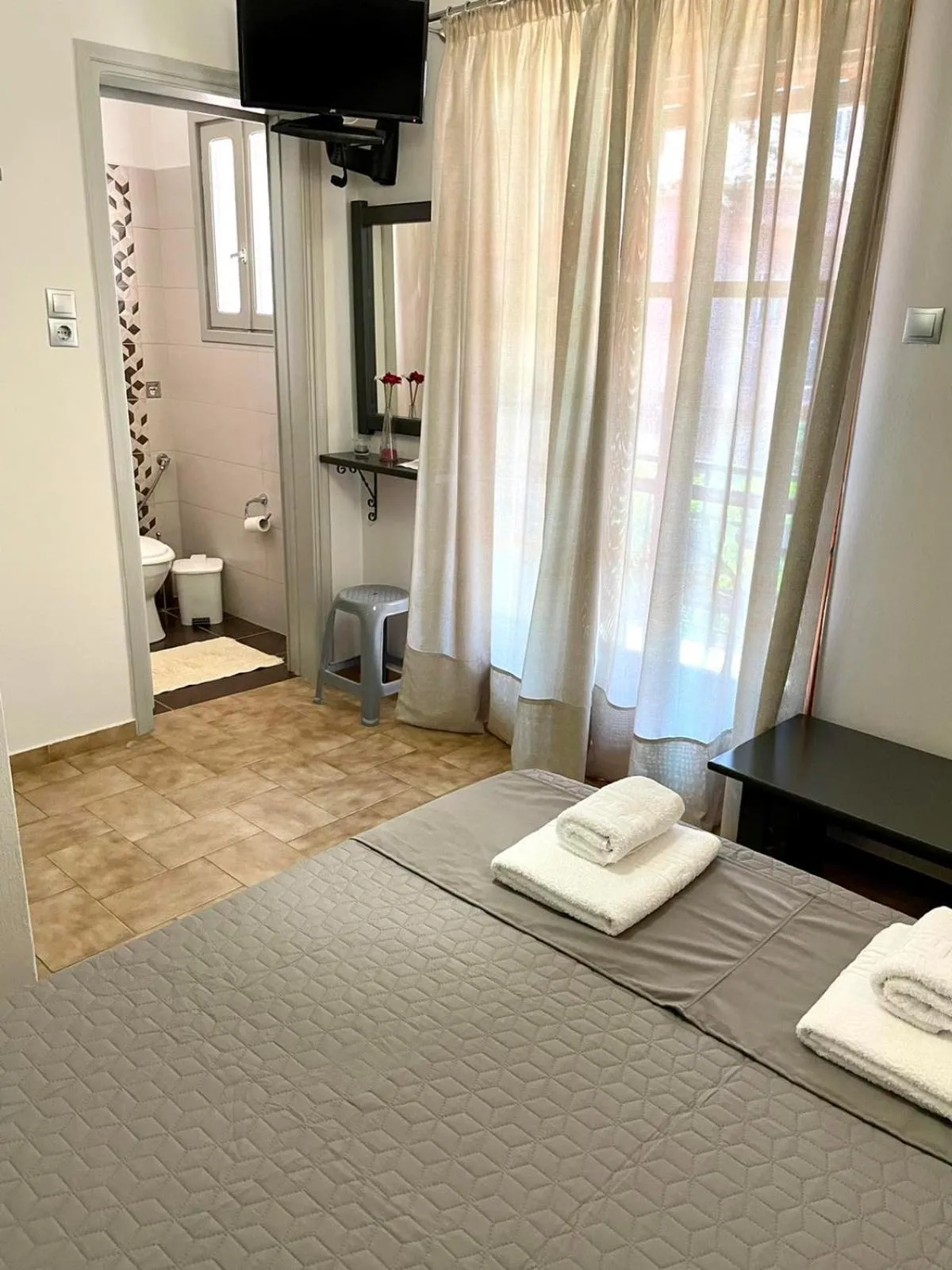 Apartment with Balcony in Anesi Rooms To Rent