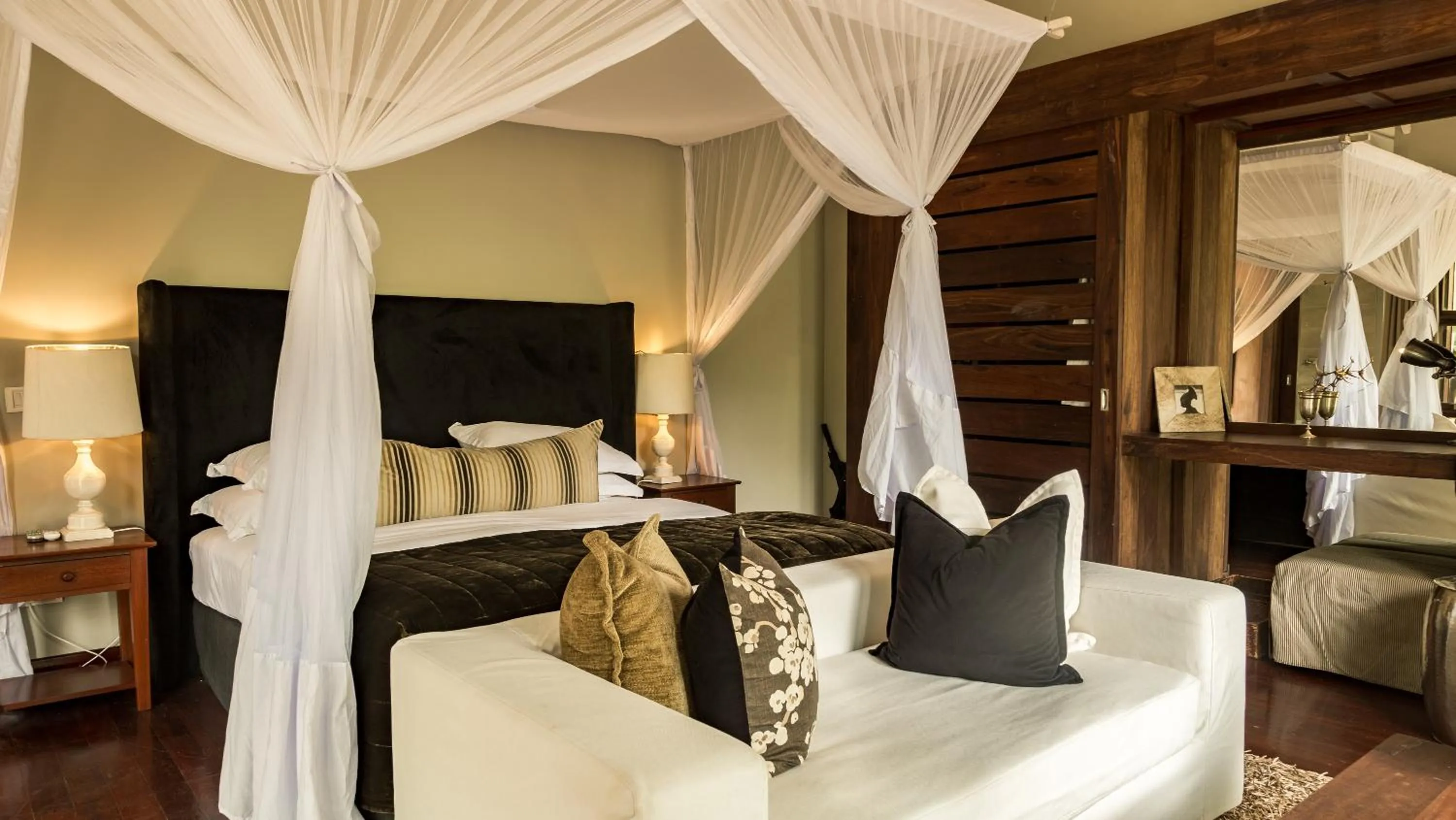 Bed in Lake Duluti Lodge