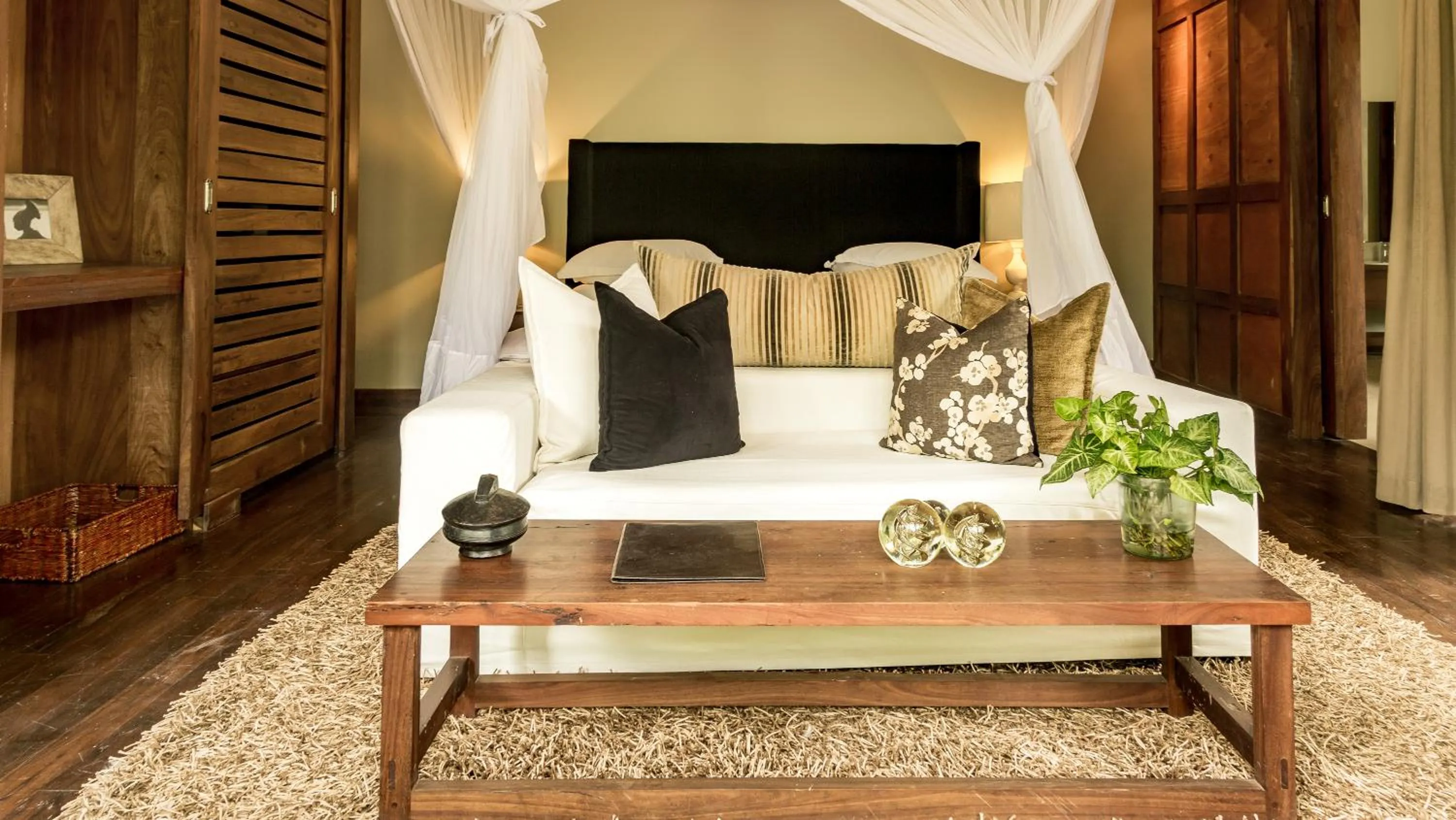 Bed in Lake Duluti Lodge