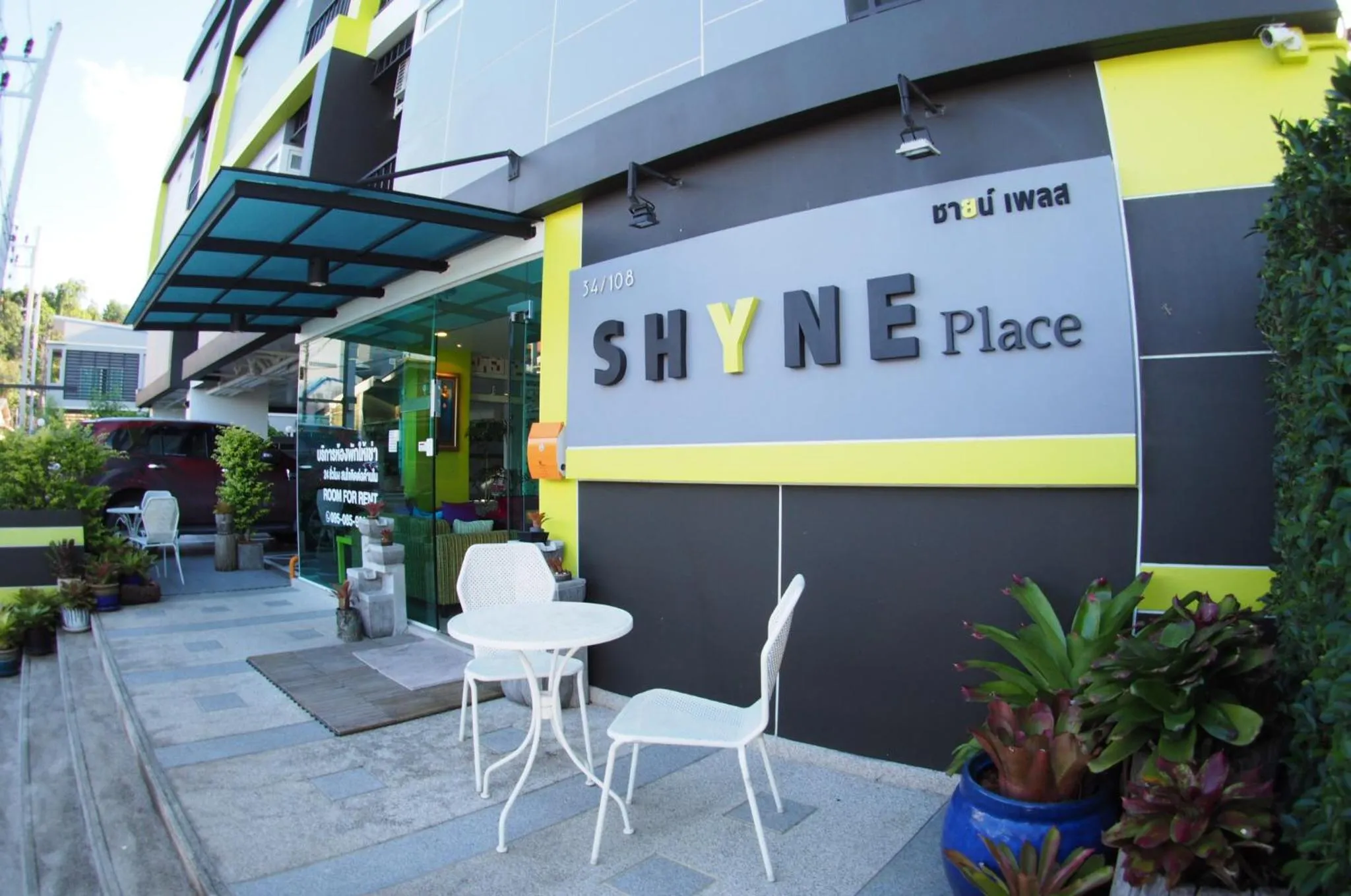 Facade/entrance in Shyne Place