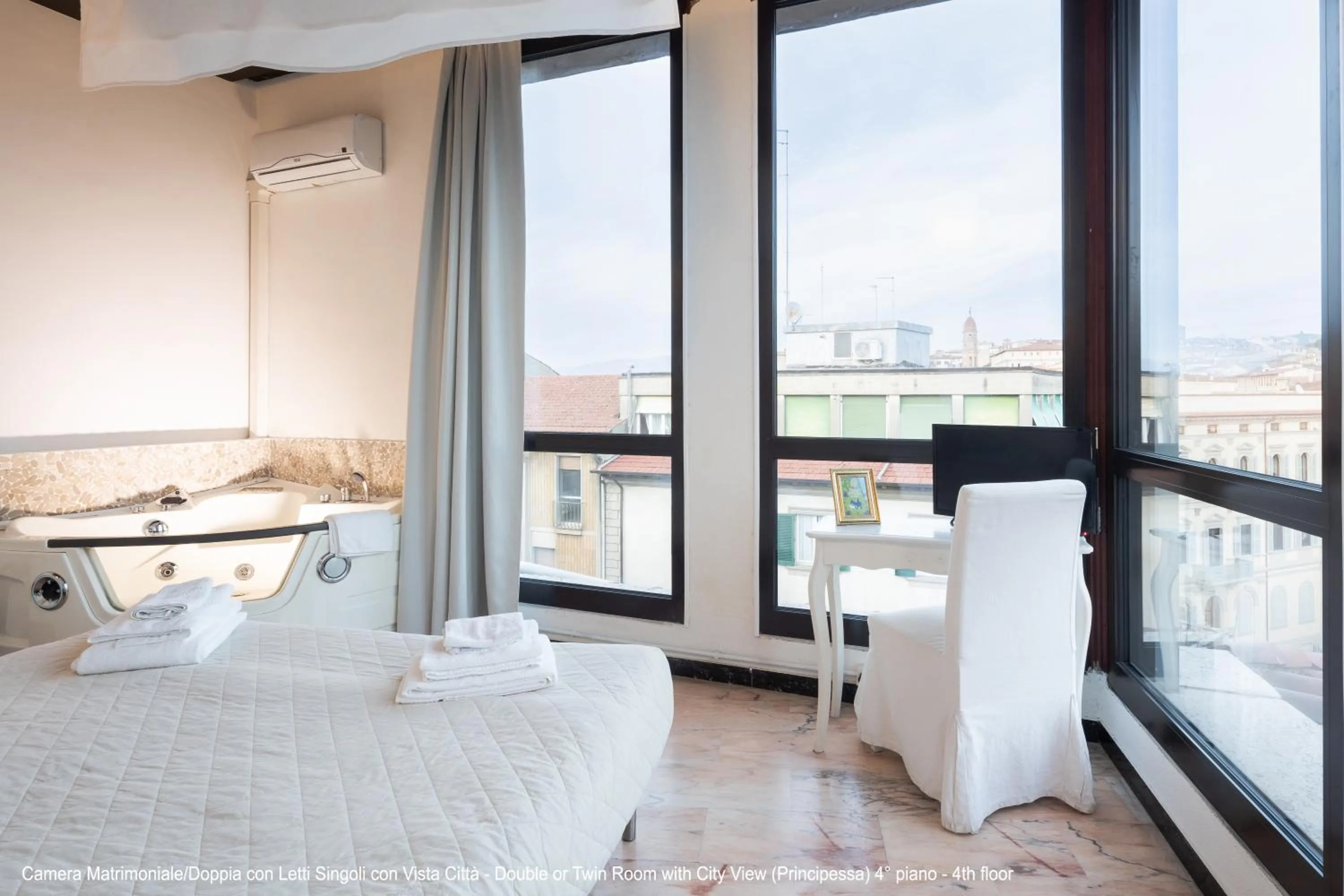 Hot Tub, Bed in B&B 52cento