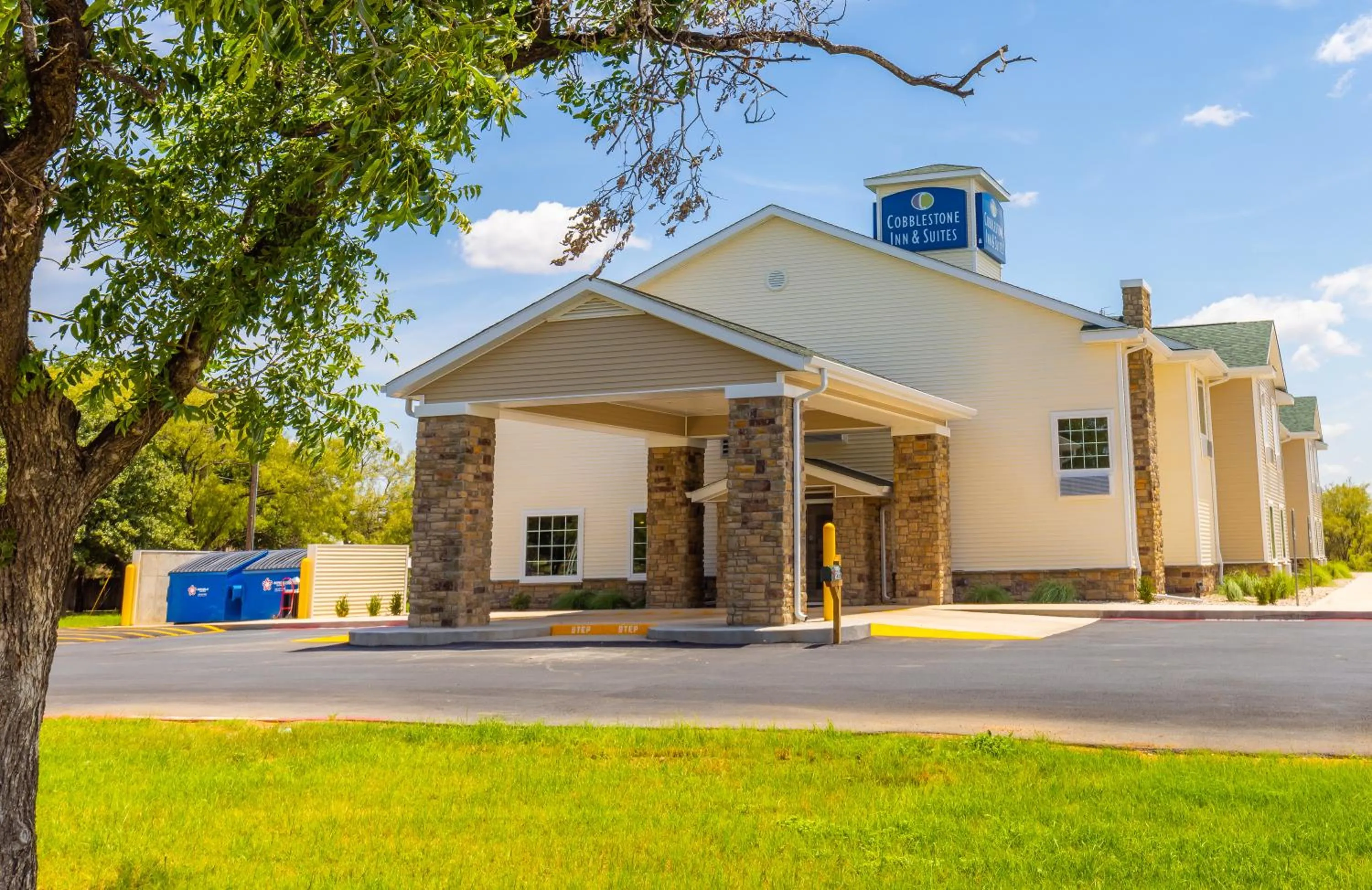 Cobblestone Inn & Suites - Winters