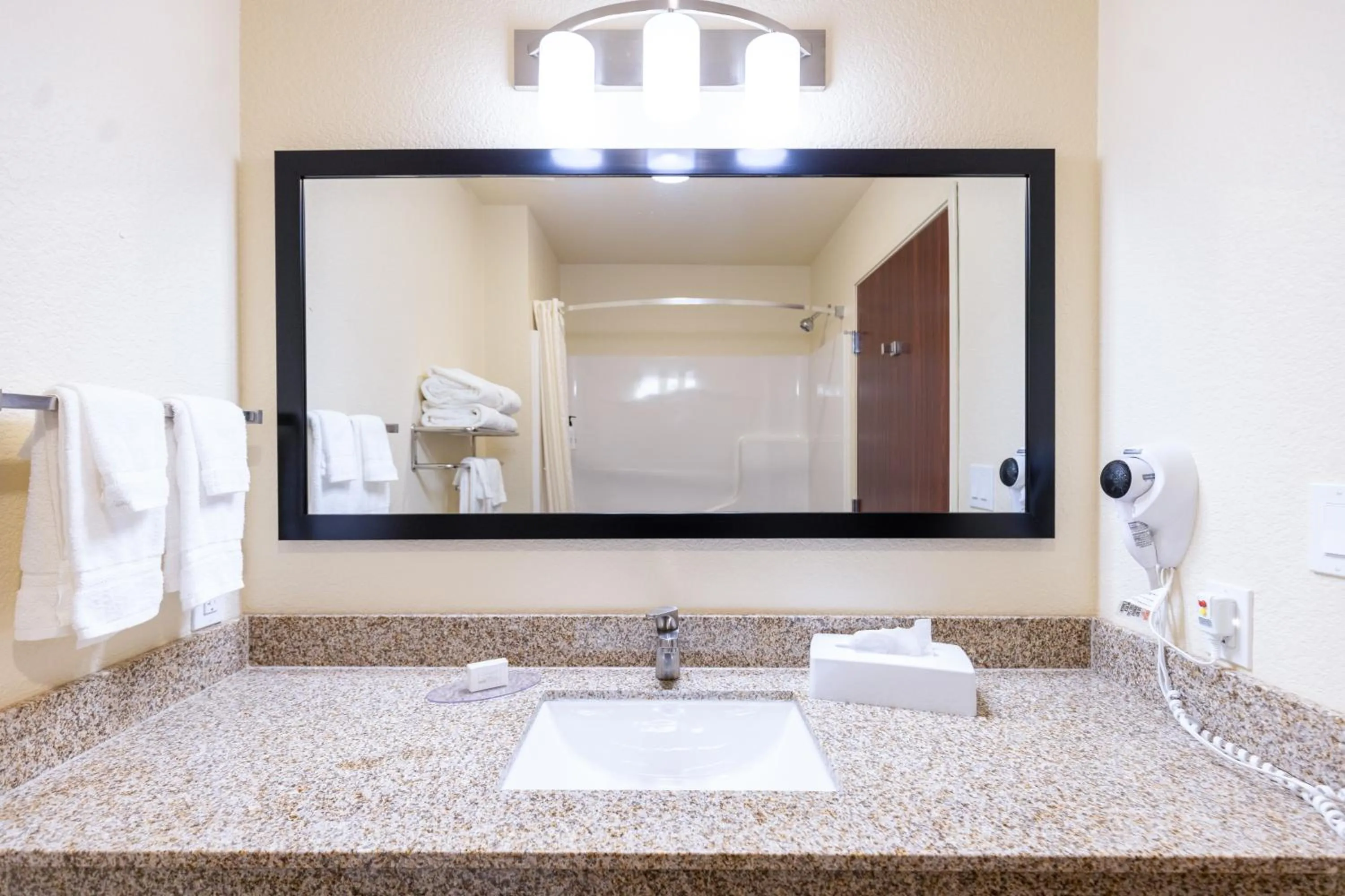 Cobblestone Inn & Suites - Winters