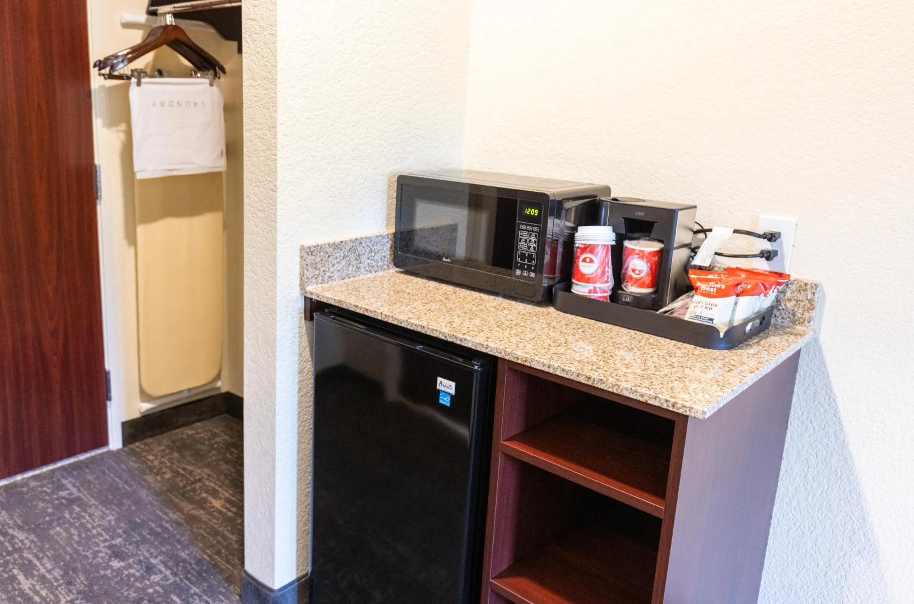 Cobblestone Inn & Suites - Winters