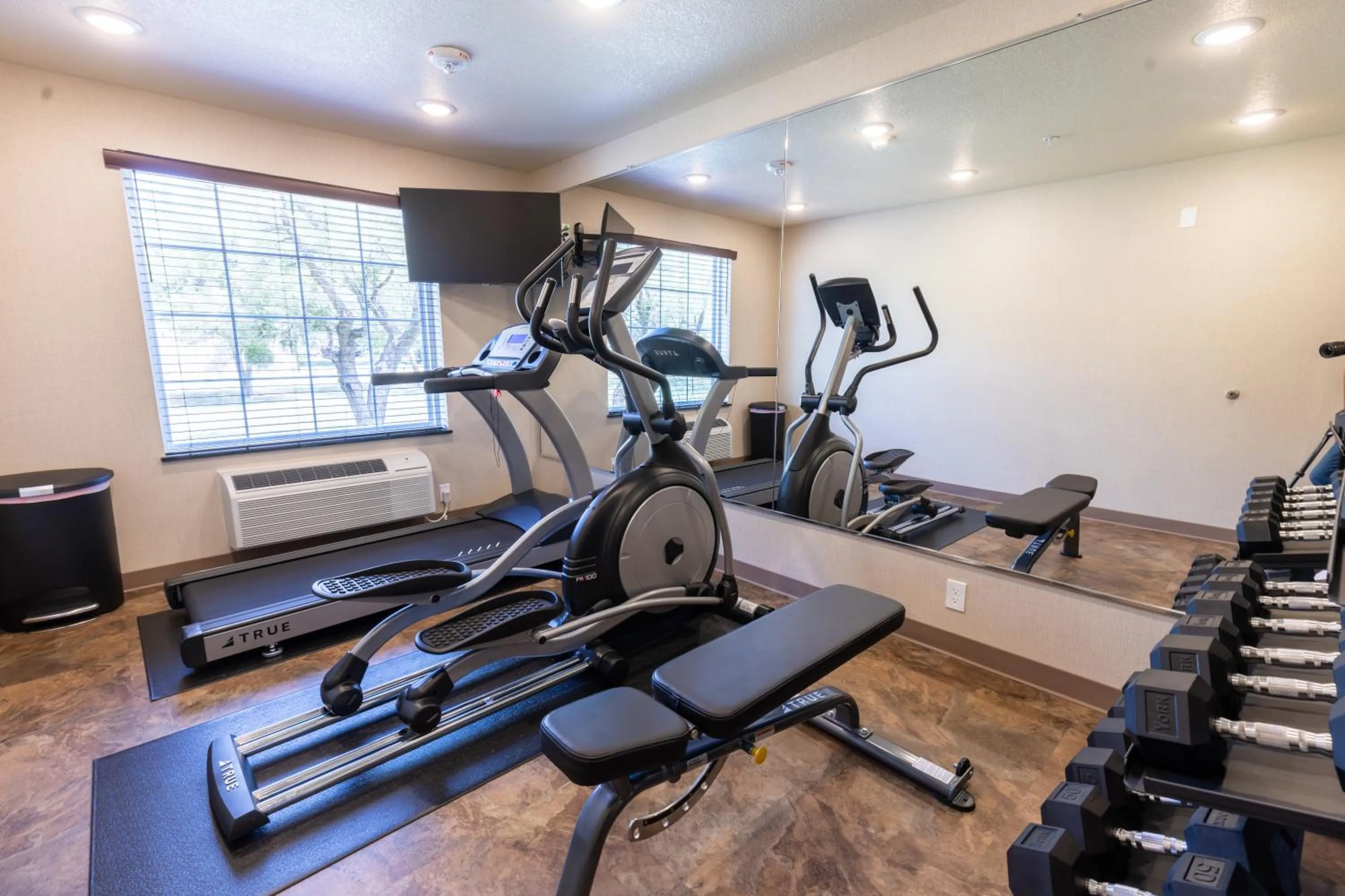 Cobblestone Inn & Suites - Winters