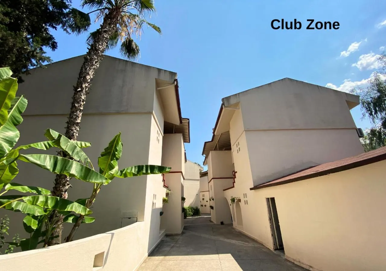 Property building in Queen's Park Resort Göynük