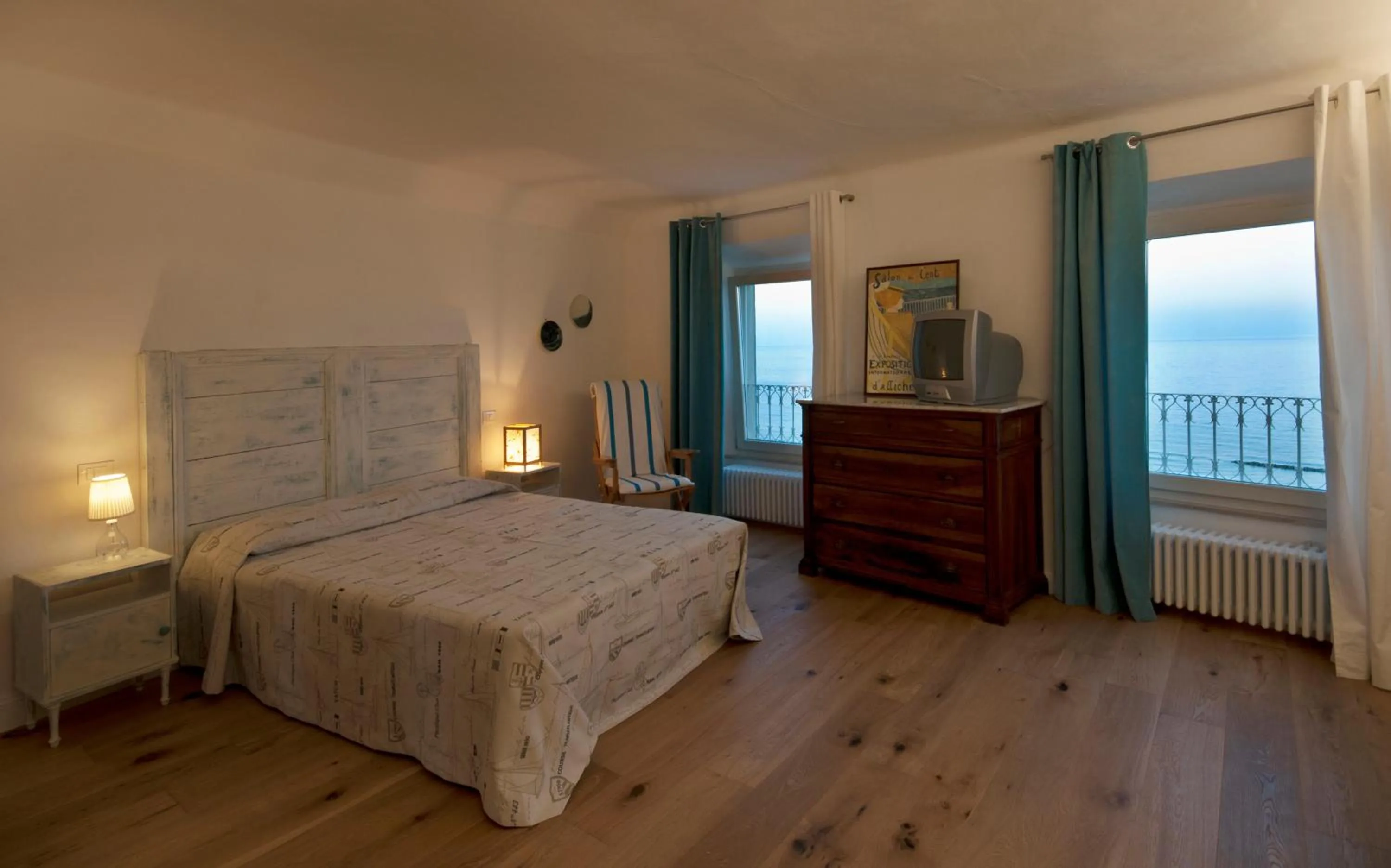 Sea view, Bed in B&B Tre Finestre sul Mare