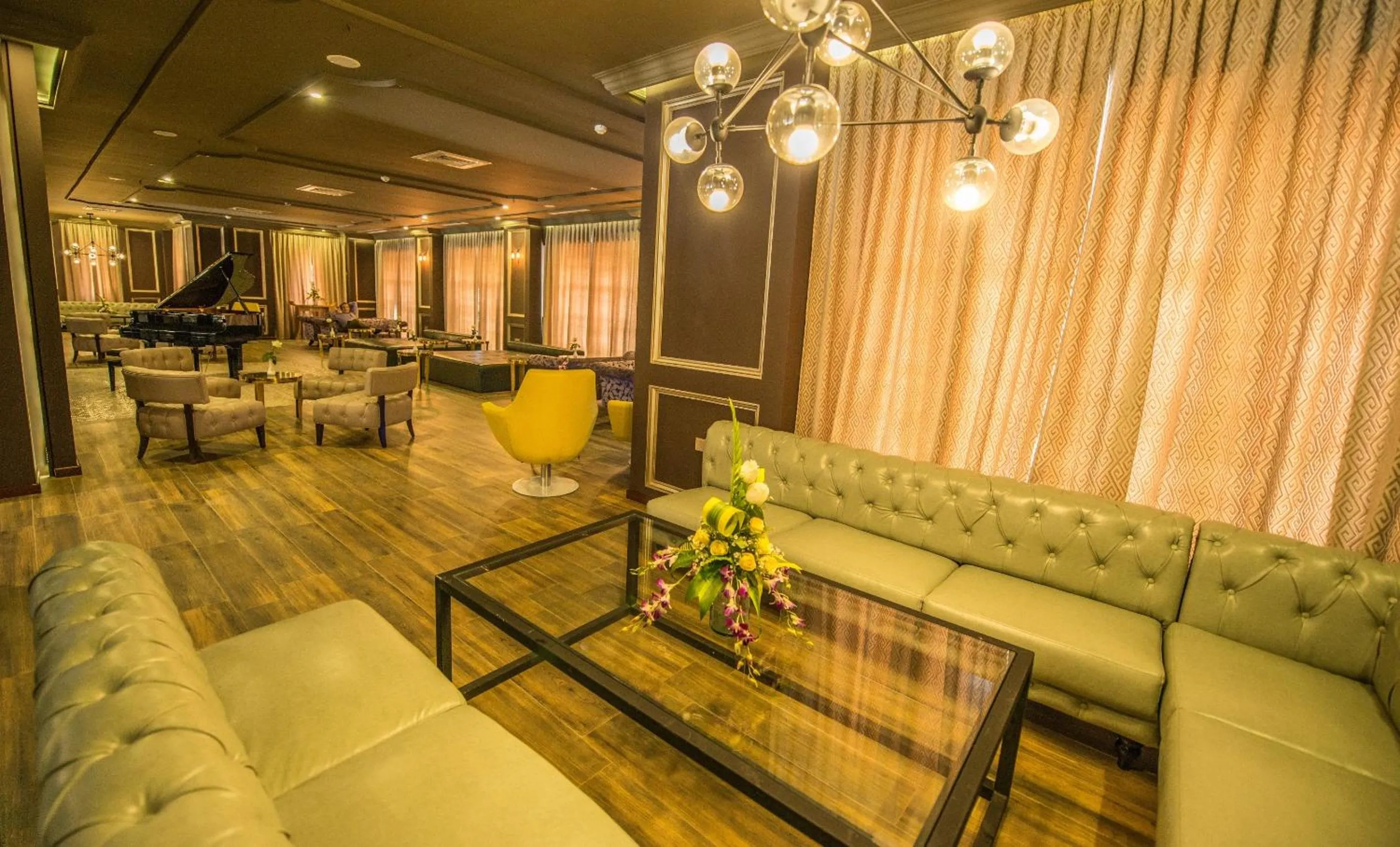 Restaurant/places to eat in Rose Garden Hotel