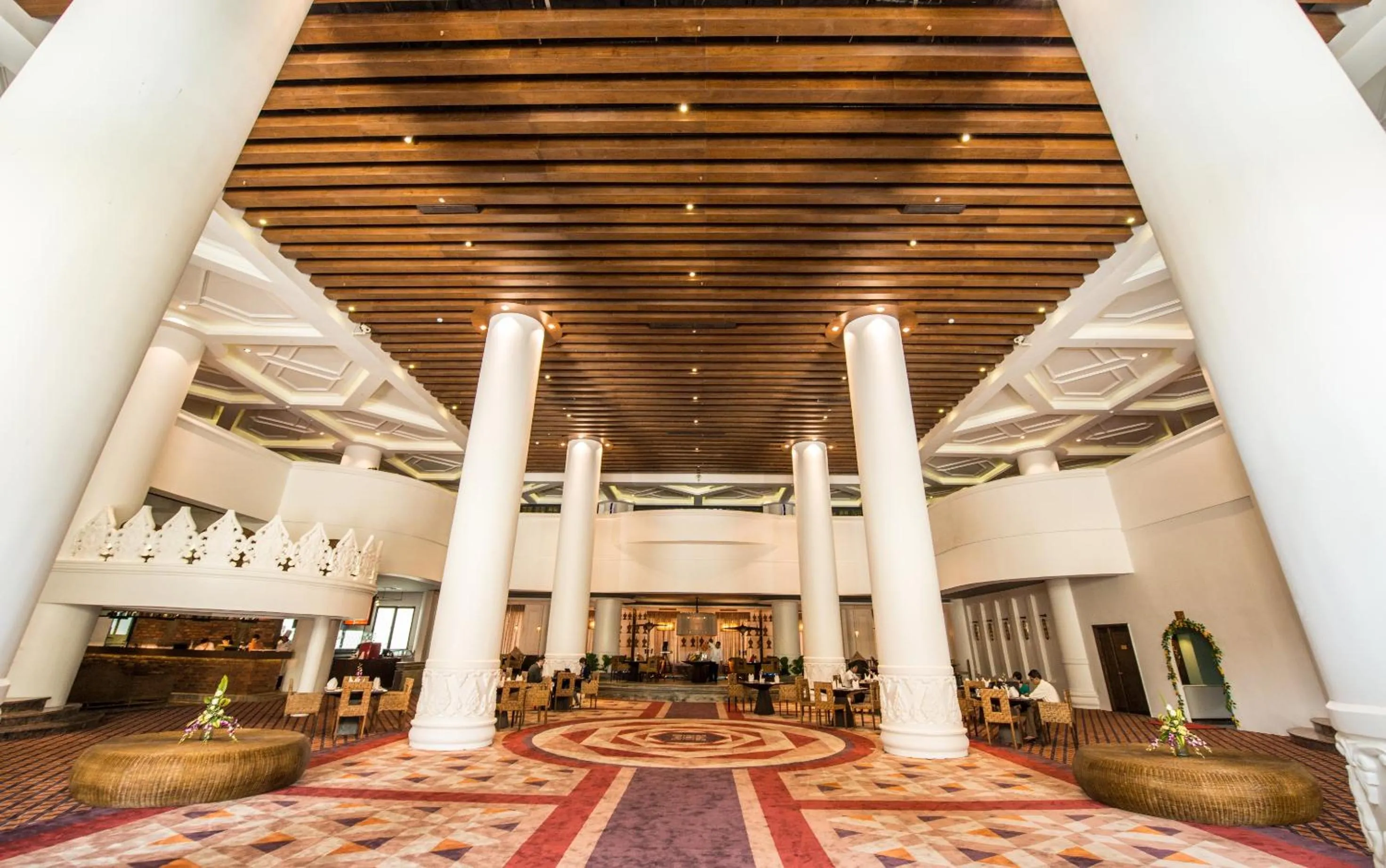 Restaurant/places to eat in Rose Garden Hotel