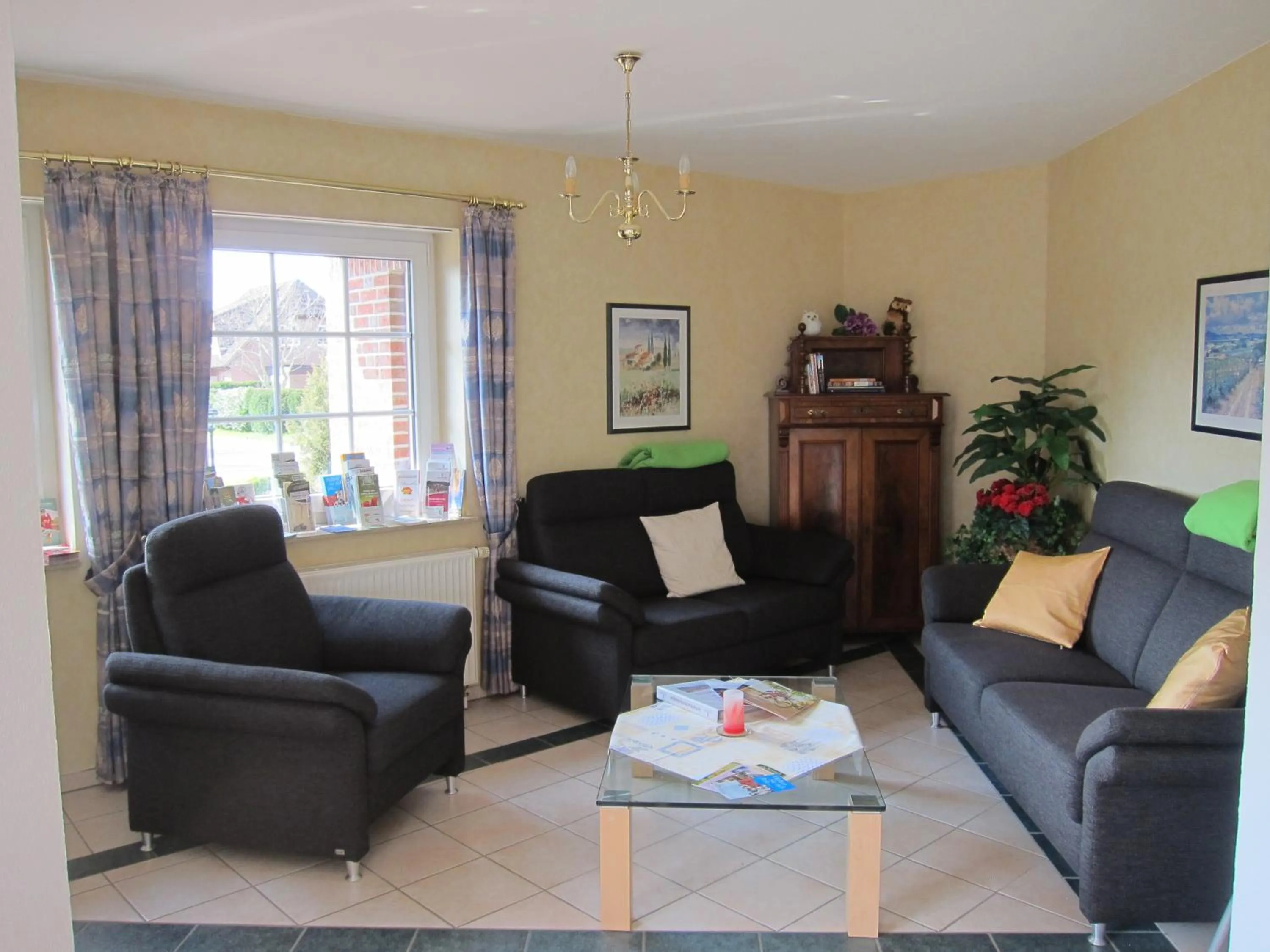 Communal lounge/ TV room in Hotel Heidetraum