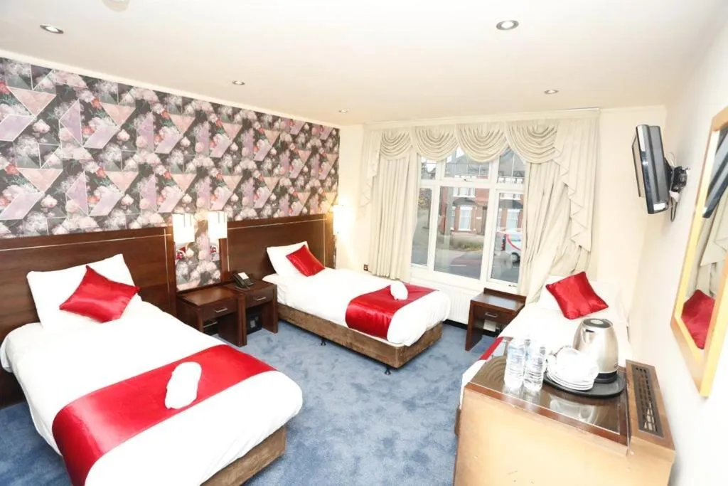 View (from property/room), Bed in Acorn Lodge Hotel Gatwick & Parking