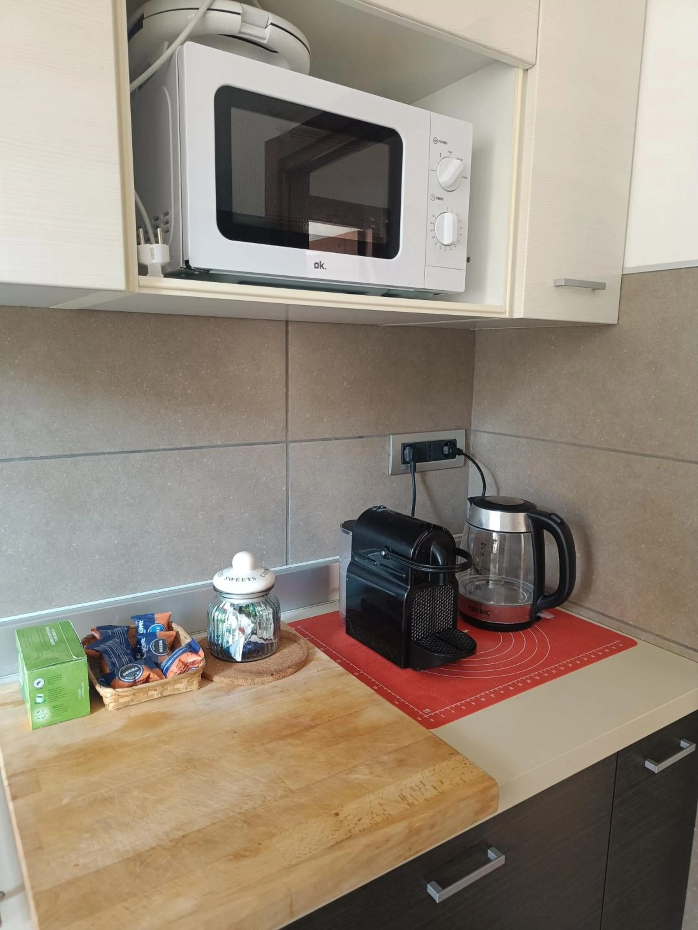 Coffee/tea facilities in Tia Tourist Apartment Rome