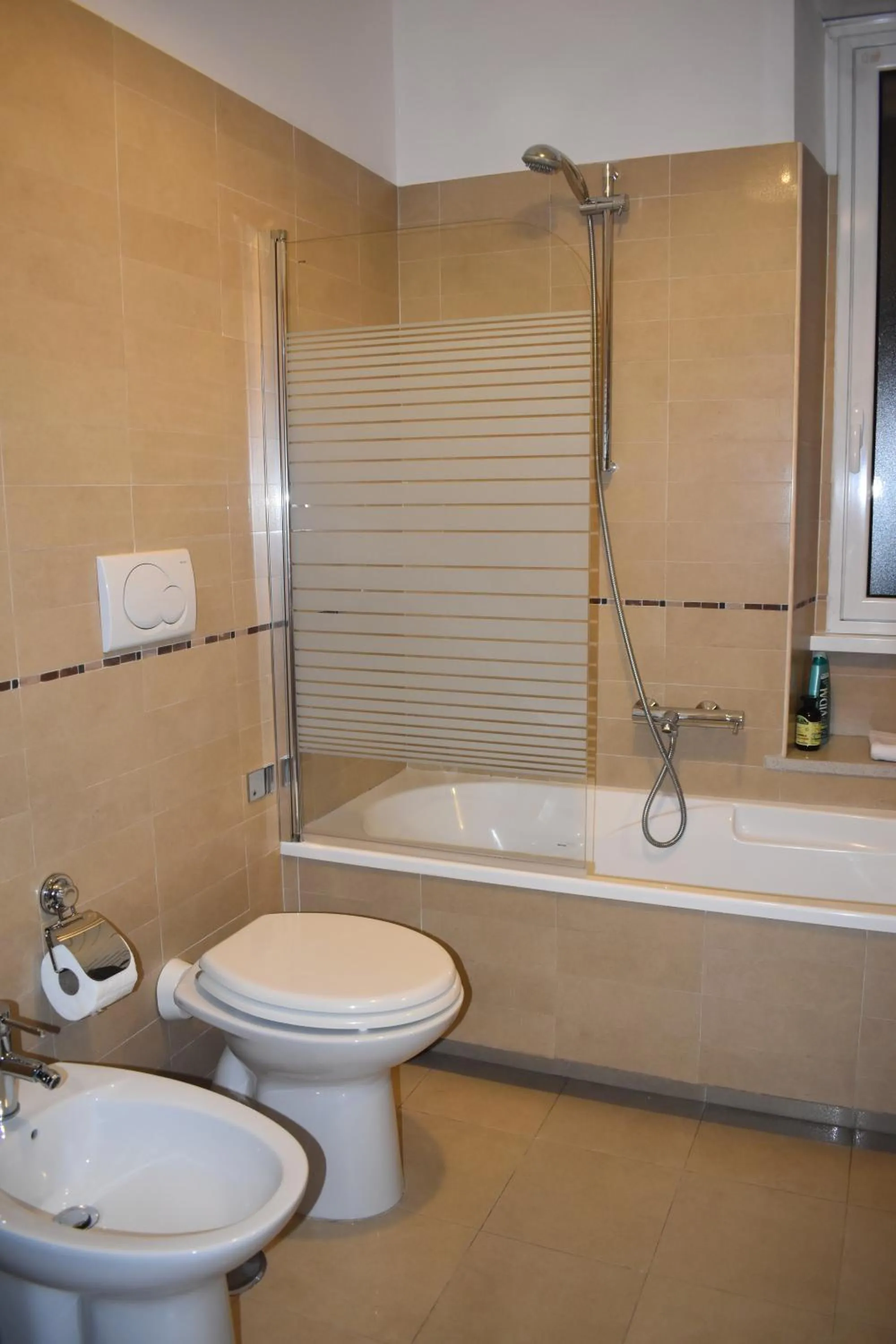 Bathroom in Tia Tourist Apartment Rome