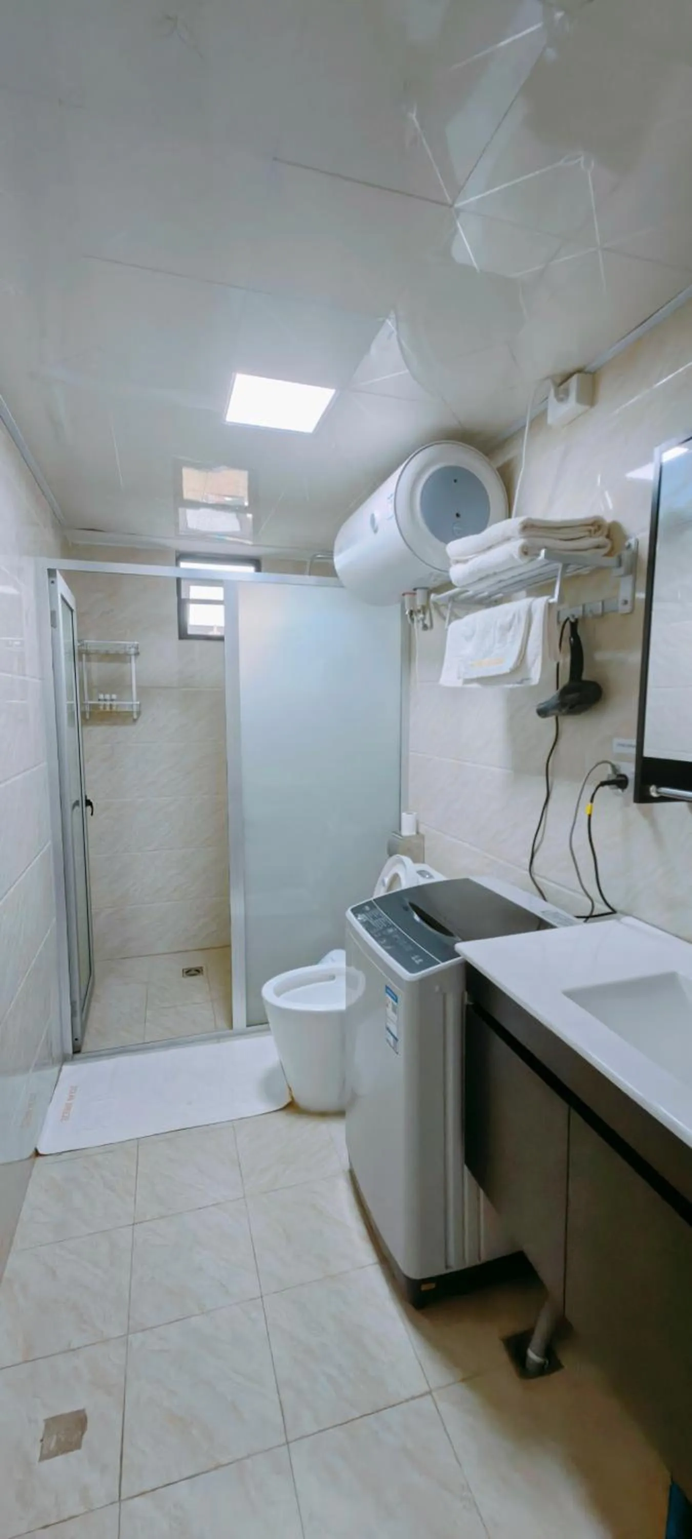 Bathroom in Ocean Breeze Apartment Hotel