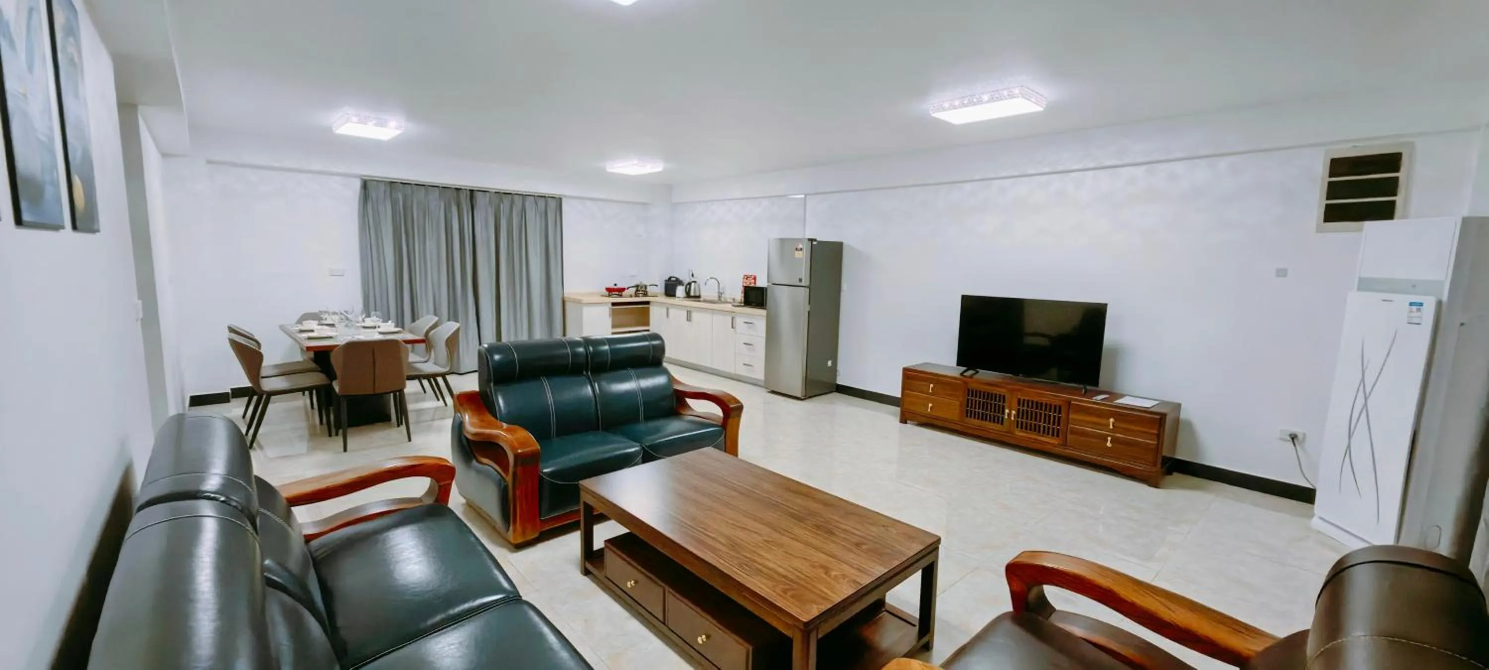 Communal lounge/ TV room in Ocean Breeze Apartment Hotel