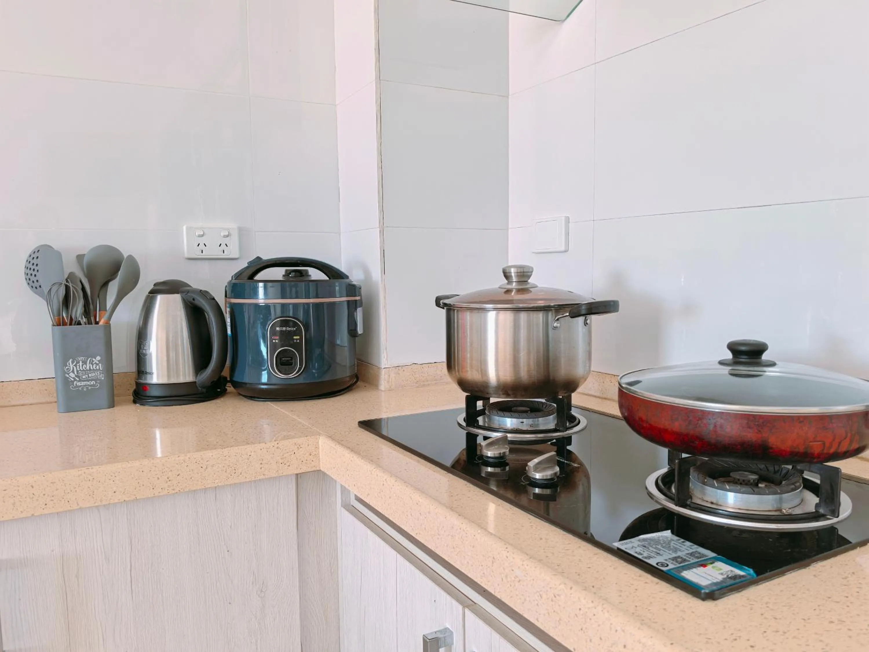kitchen in Ocean Breeze Apartment Hotel