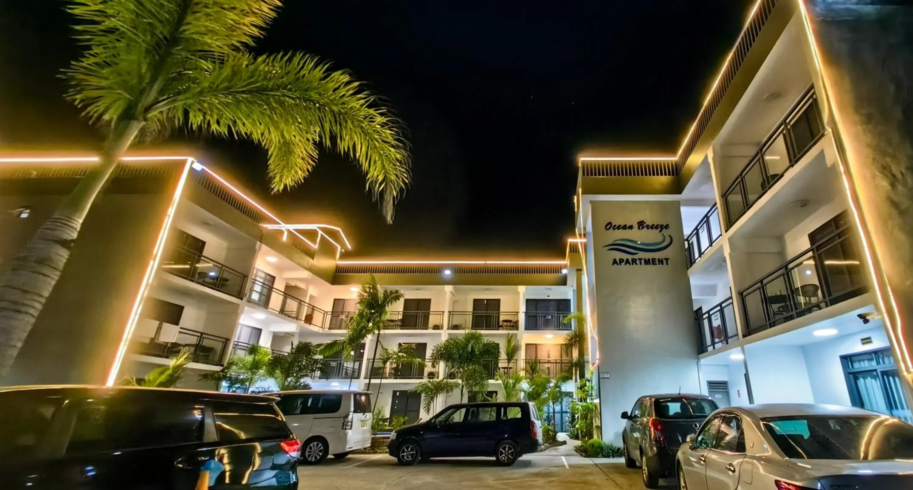 Property building in Ocean Breeze Apartment Hotel