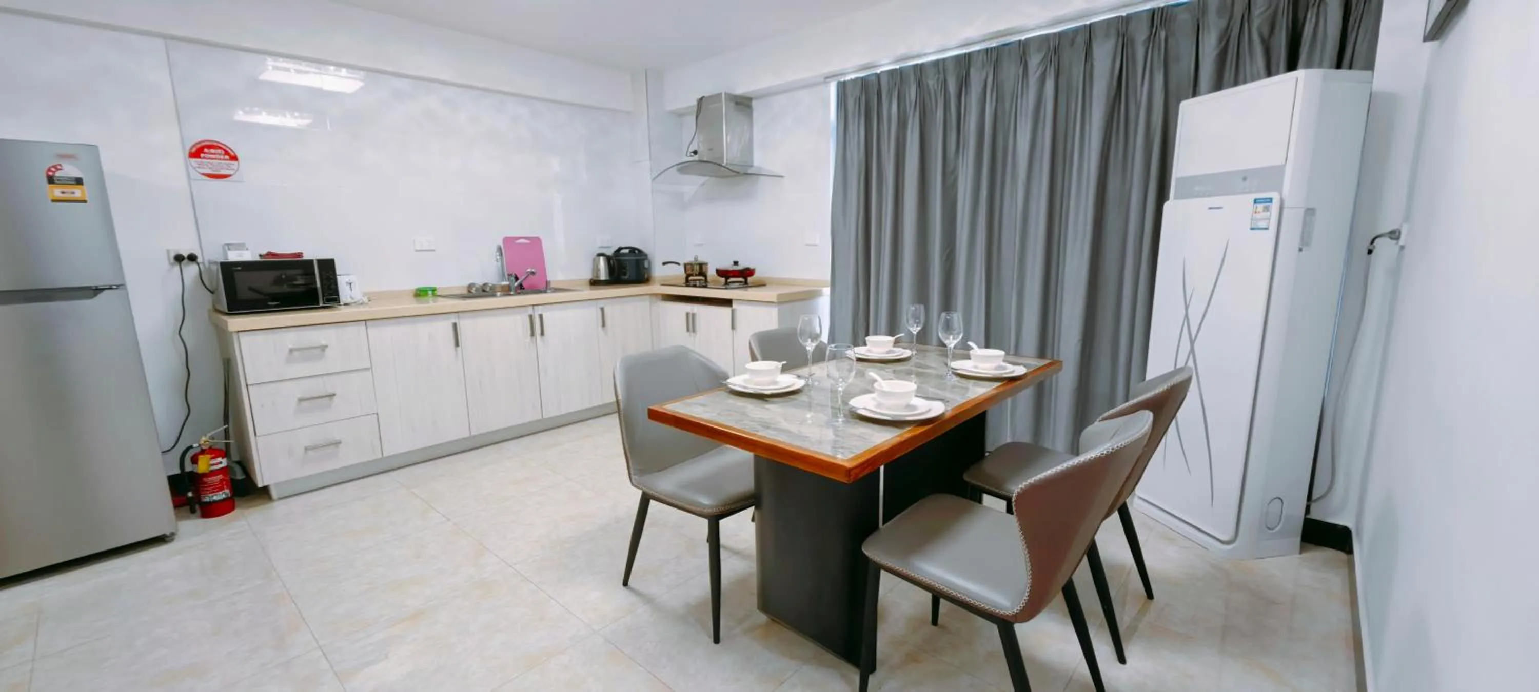 Dining area in Ocean Breeze Apartment Hotel