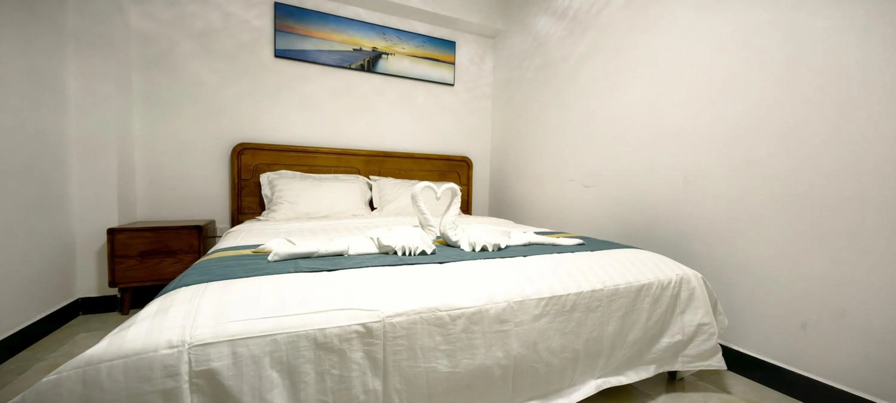 Bed in Ocean Breeze Apartment Hotel