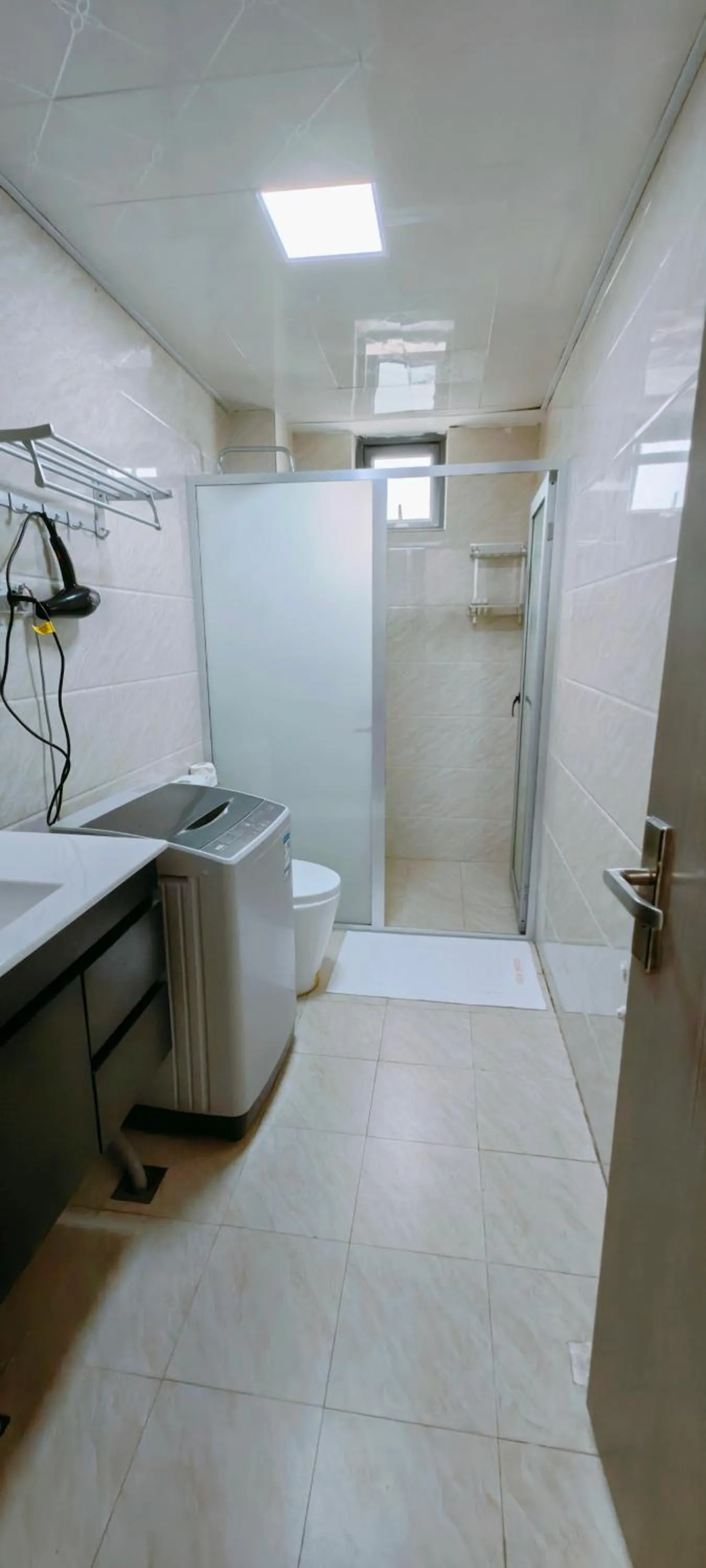Shower in Ocean Breeze Apartment Hotel