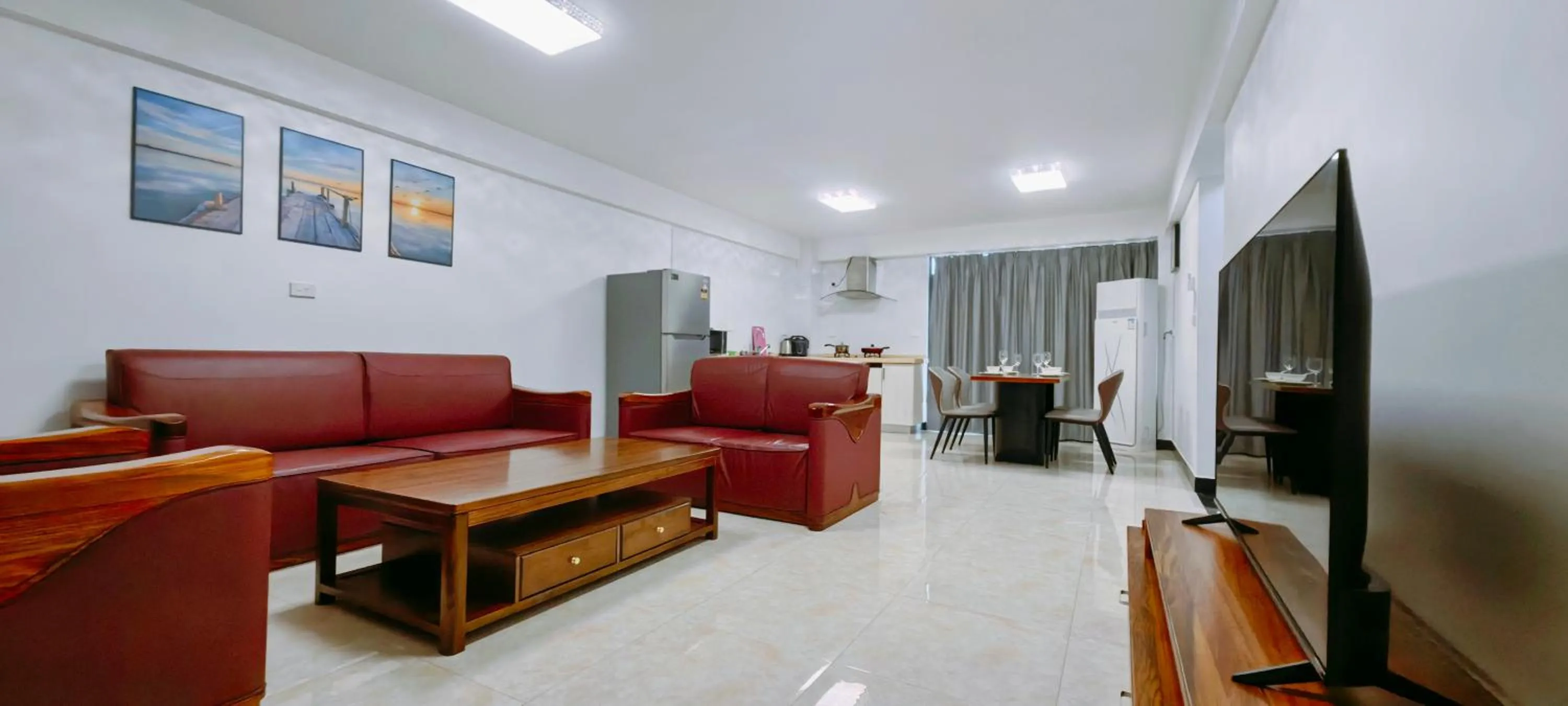 Living room in Ocean Breeze Apartment Hotel