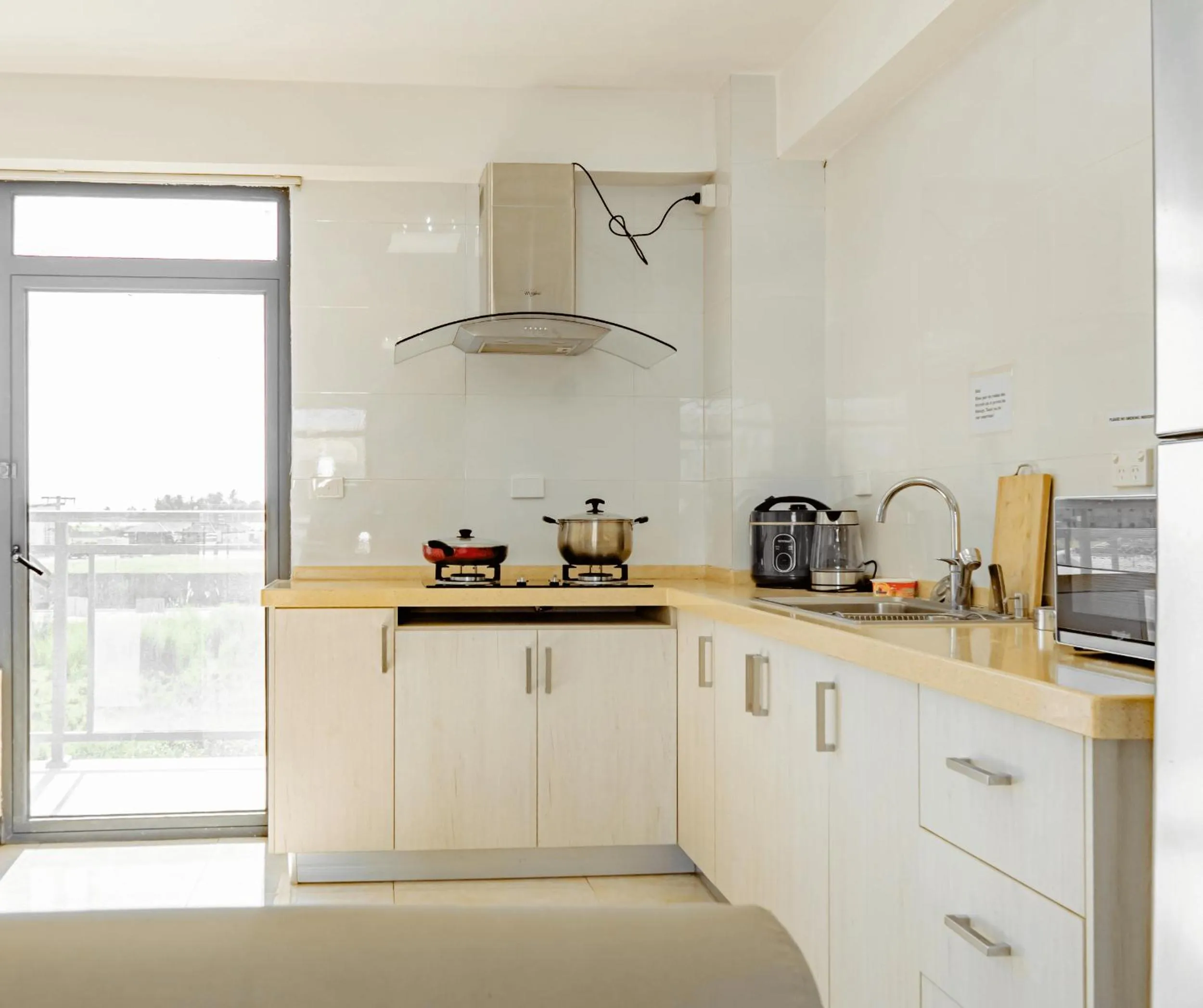 Kitchen or kitchenette in Ocean Breeze Apartment Hotel
