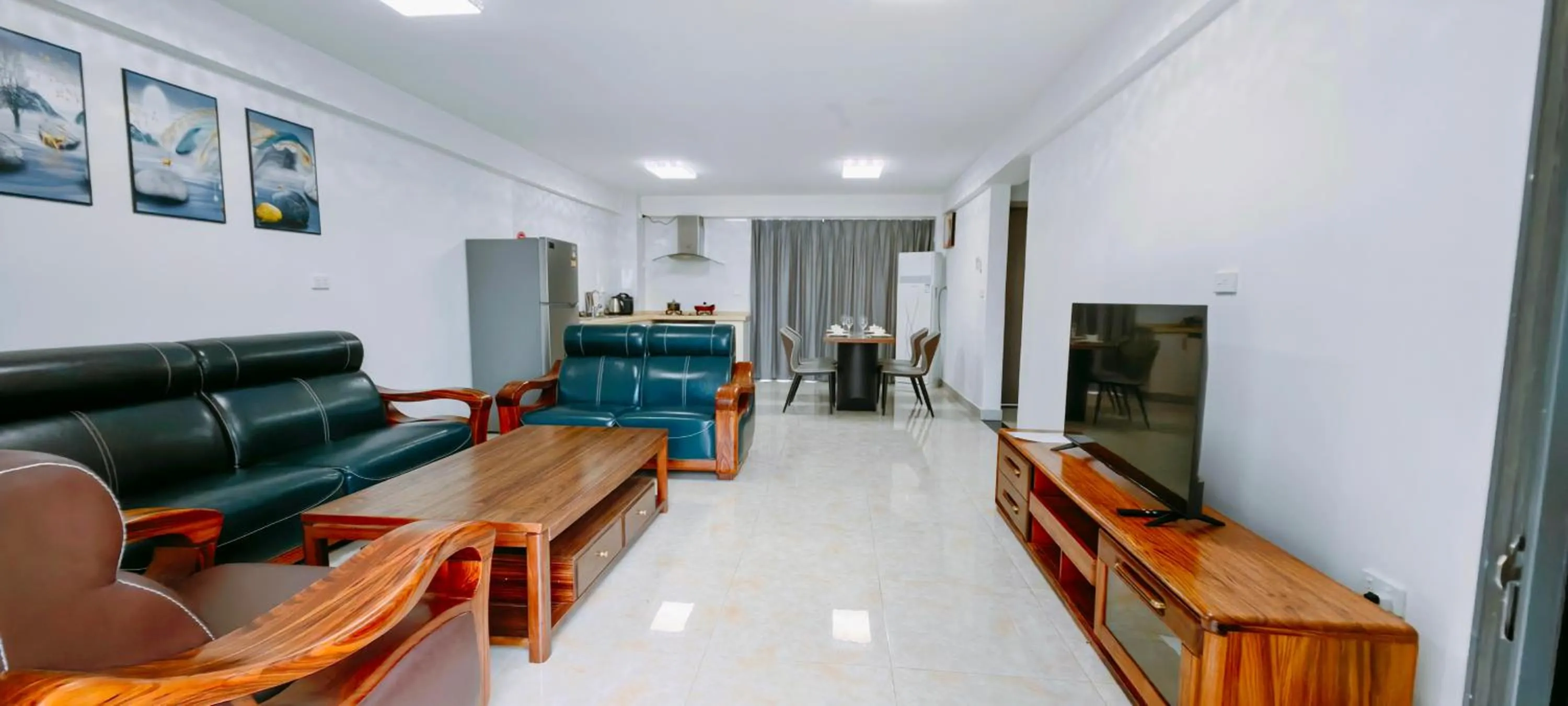 TV and multimedia in Ocean Breeze Apartment Hotel