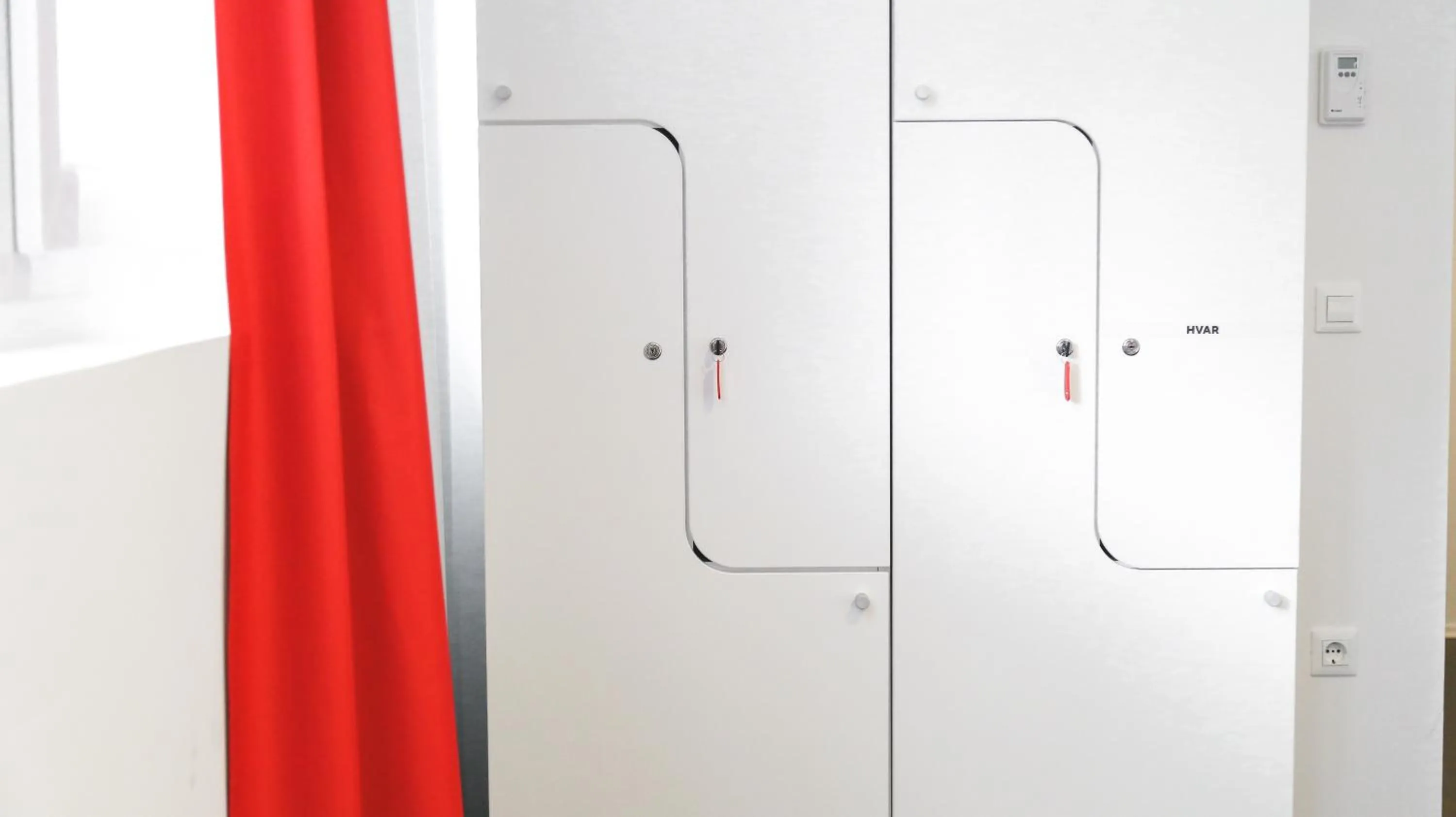 microwave in Design Hostel 101 Dalmatinac