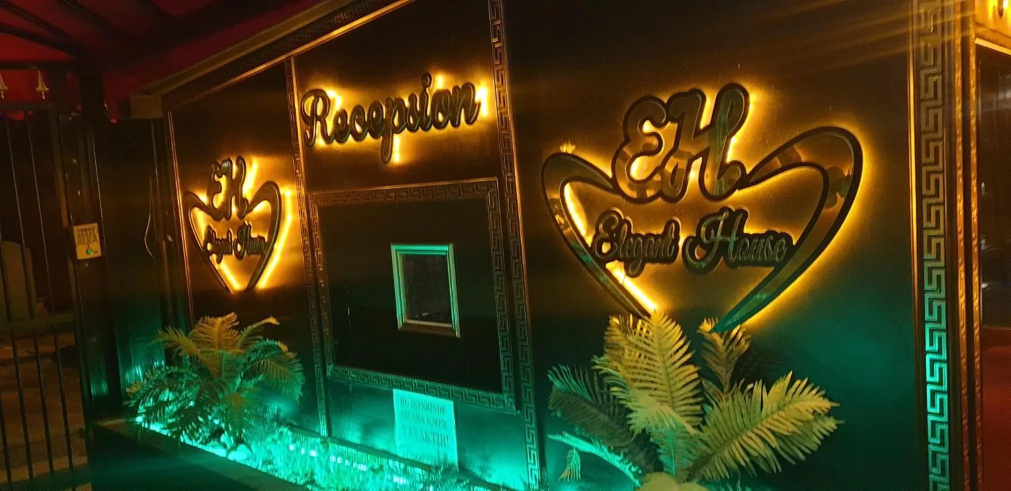 Lobby or reception in Elegant House Otel