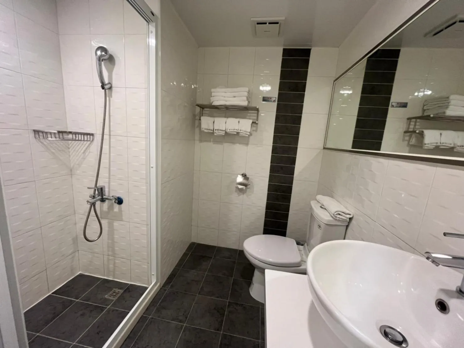 Shower in Yawan Hotel