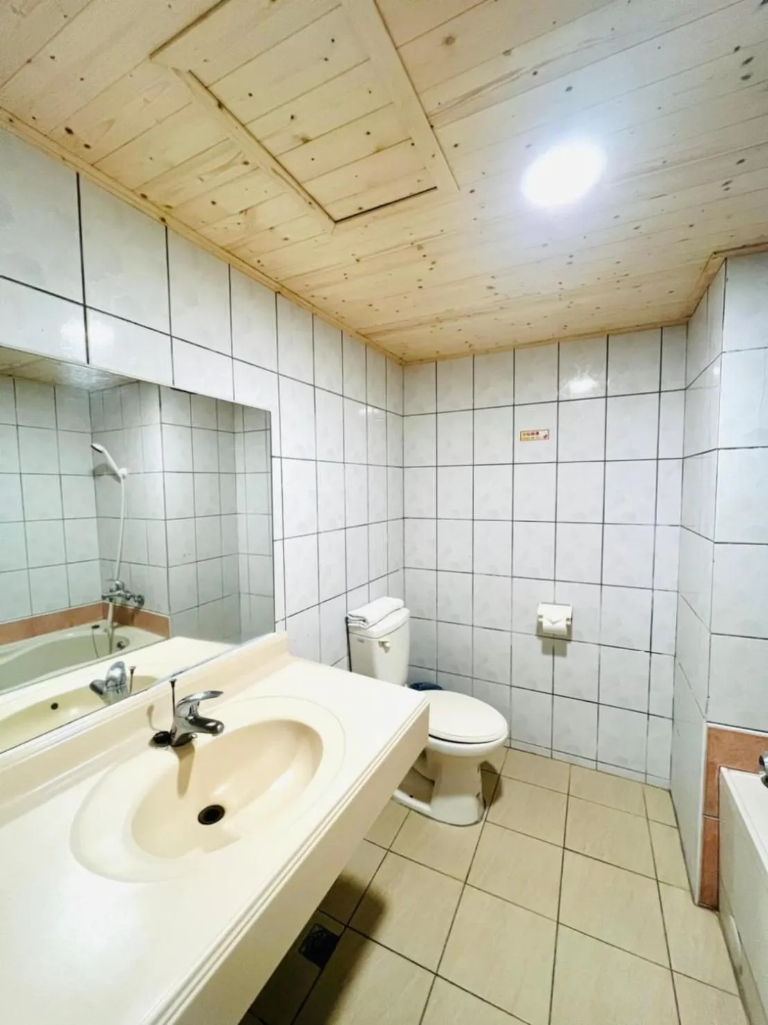 Bathroom in Yawan Hotel