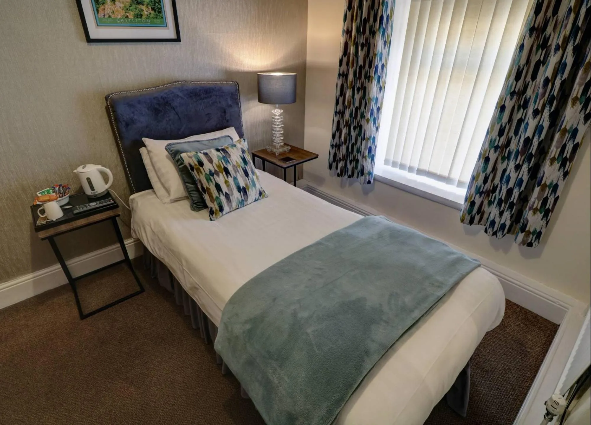 Bedroom, Bed in Ye Olde Cheshire Cheese Inn