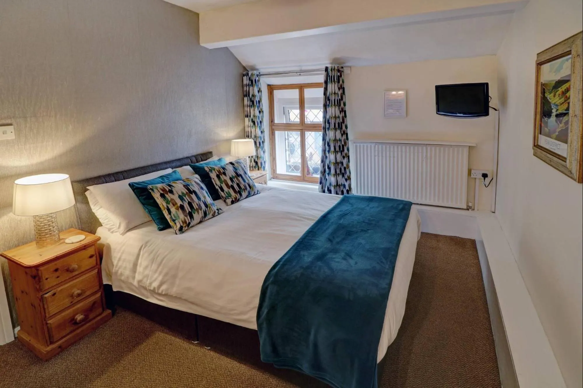 Bedroom, Bed in Ye Olde Cheshire Cheese Inn