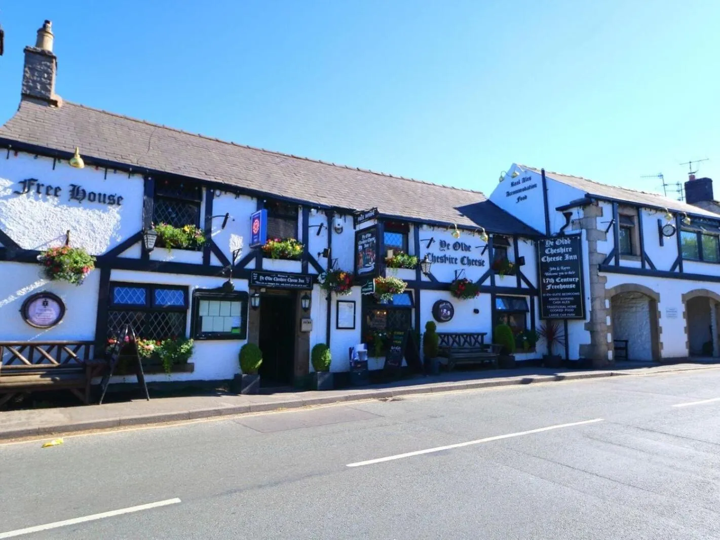 Property building in Ye Olde Cheshire Cheese Inn