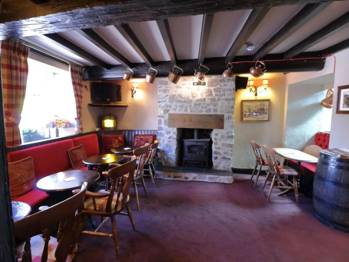 Dining area in Ye Olde Cheshire Cheese Inn