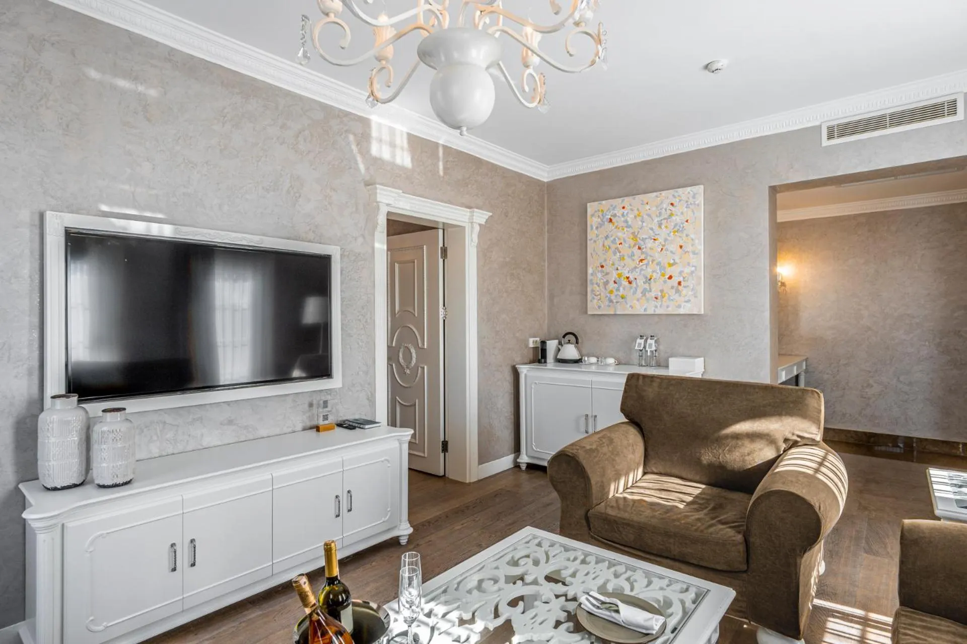 Ena Boutique Hotel & Residences