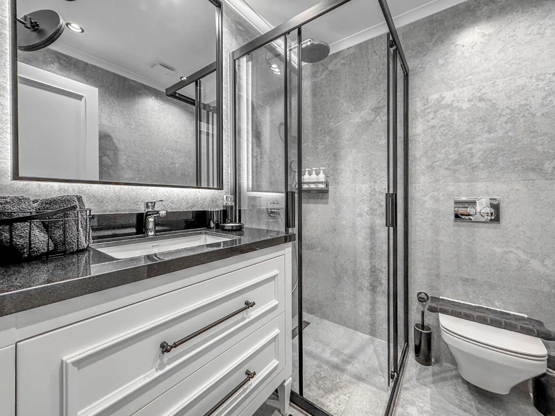 Ena Boutique Hotel & Residences