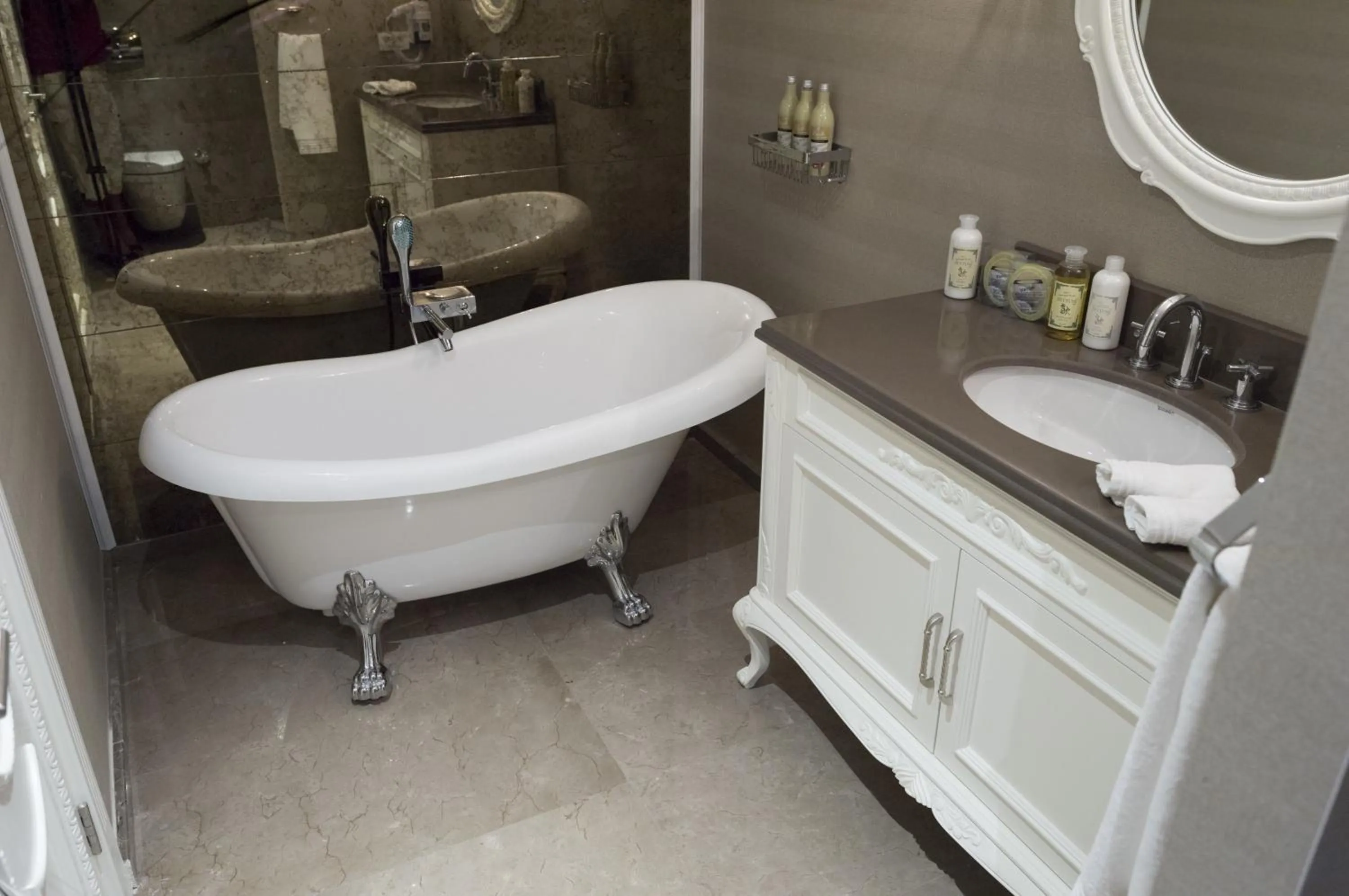 Bathroom in Ena Boutique Hotel & Residences